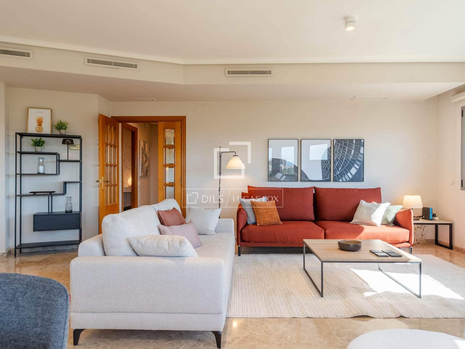 4 bedroom Apartment for rent in Valencia city with garage - € 3,500 (Ref: 9860937)