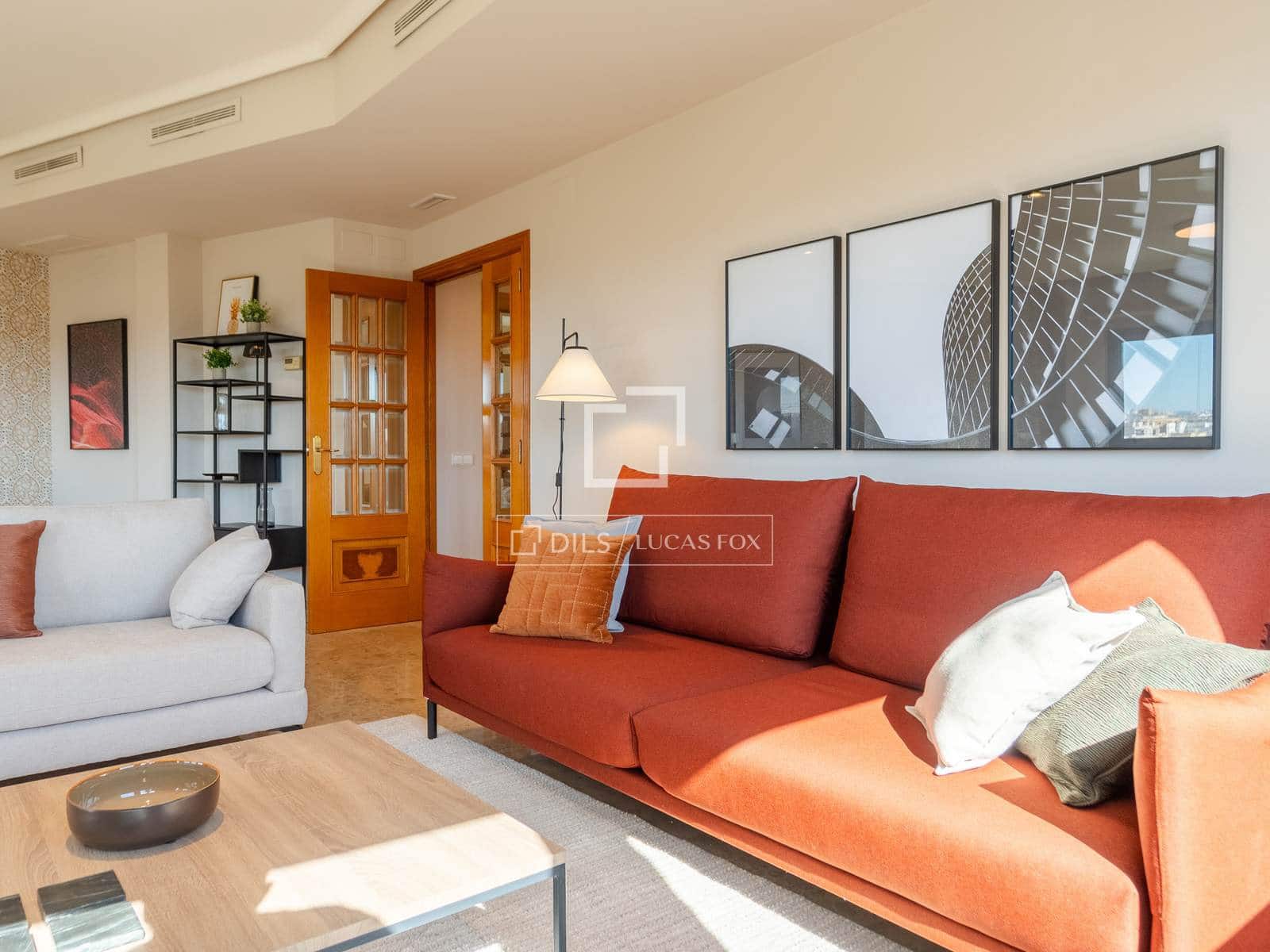 4 bedroom Apartment for rent in Valencia city with garage - € 3,500 (Ref: 9860937)