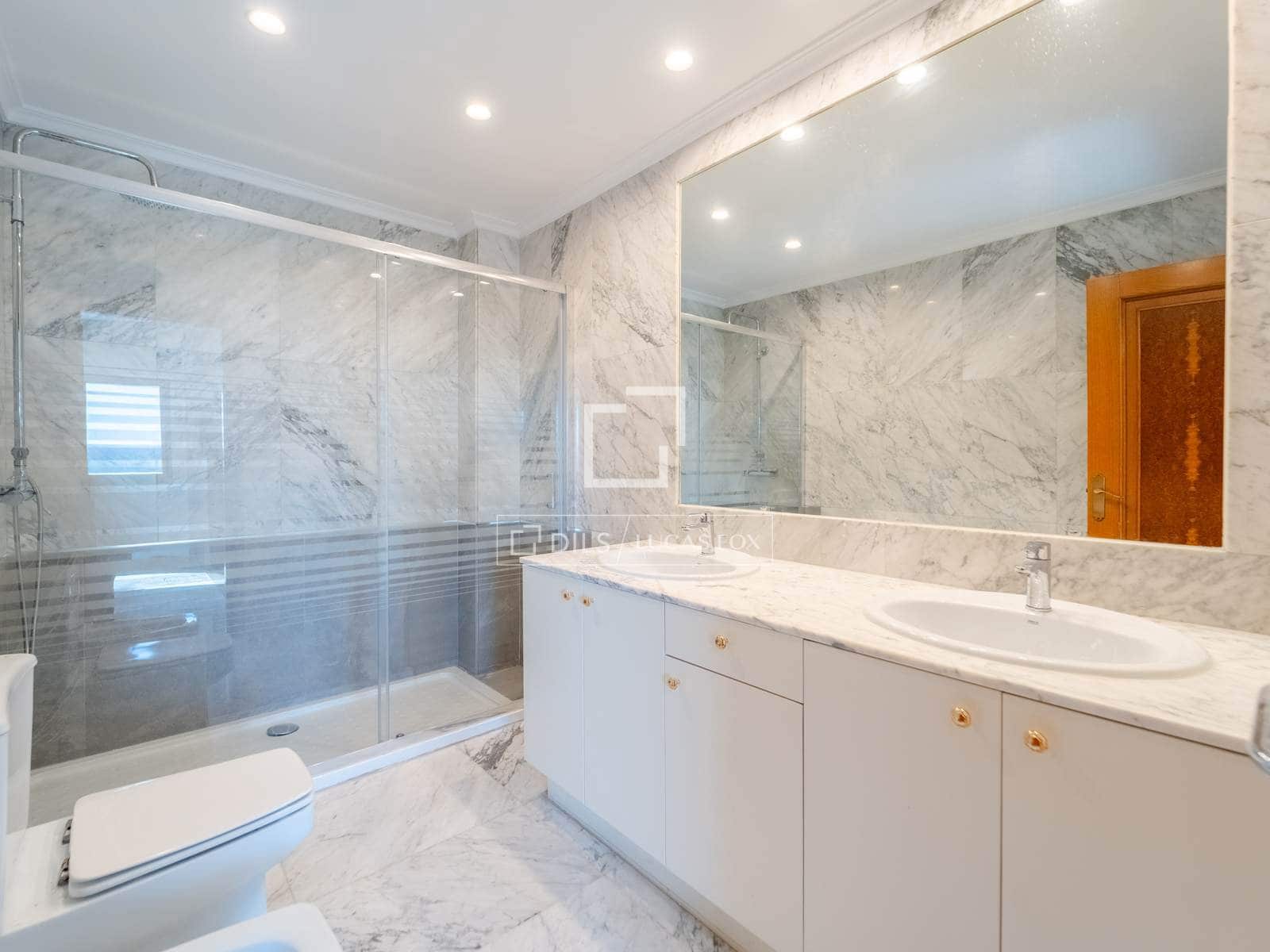 4 bedroom Apartment for rent in Valencia city with garage - € 3,500 (Ref: 9860937)