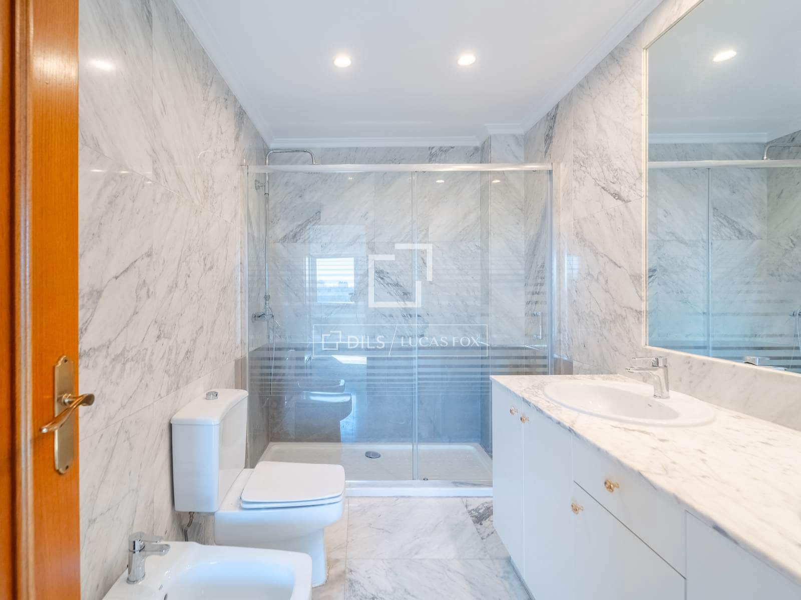 4 bedroom Apartment for rent in Valencia city with garage - € 3,500 (Ref: 9860937)
