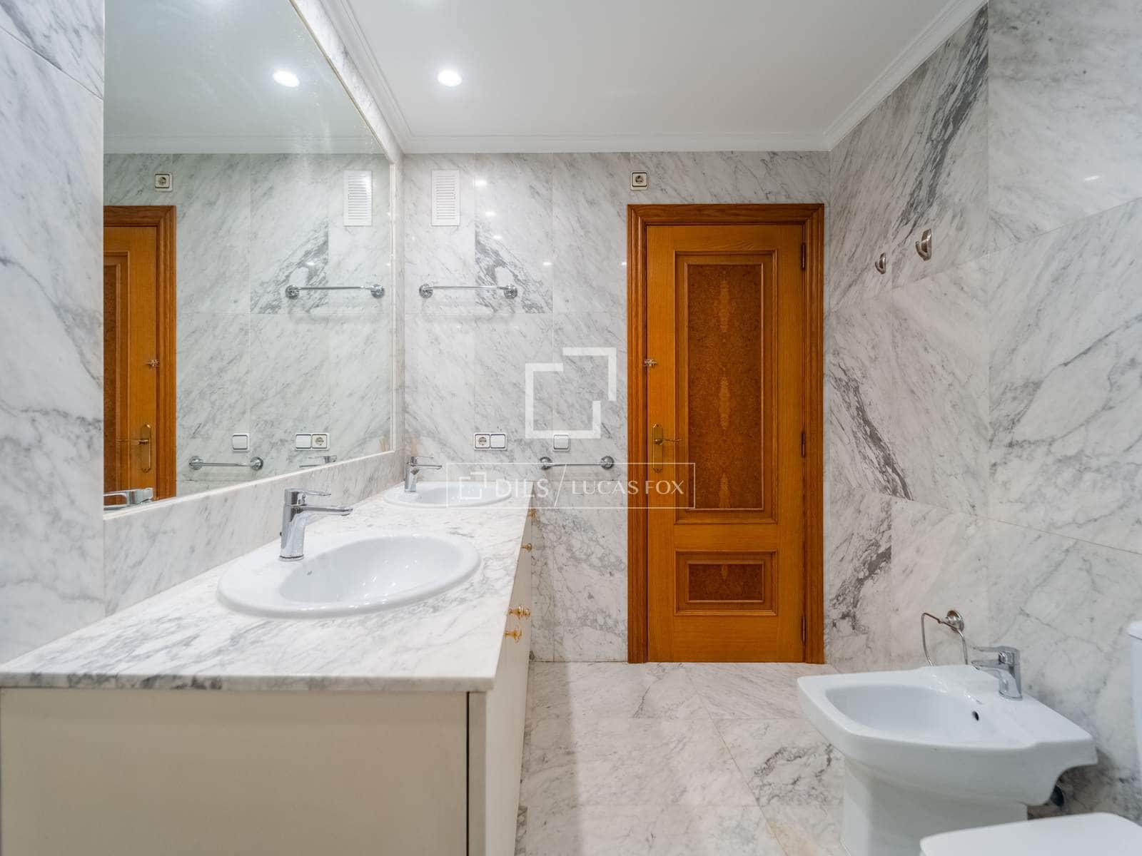 4 bedroom Apartment for rent in Valencia city with garage - € 3,500 (Ref: 9860937)