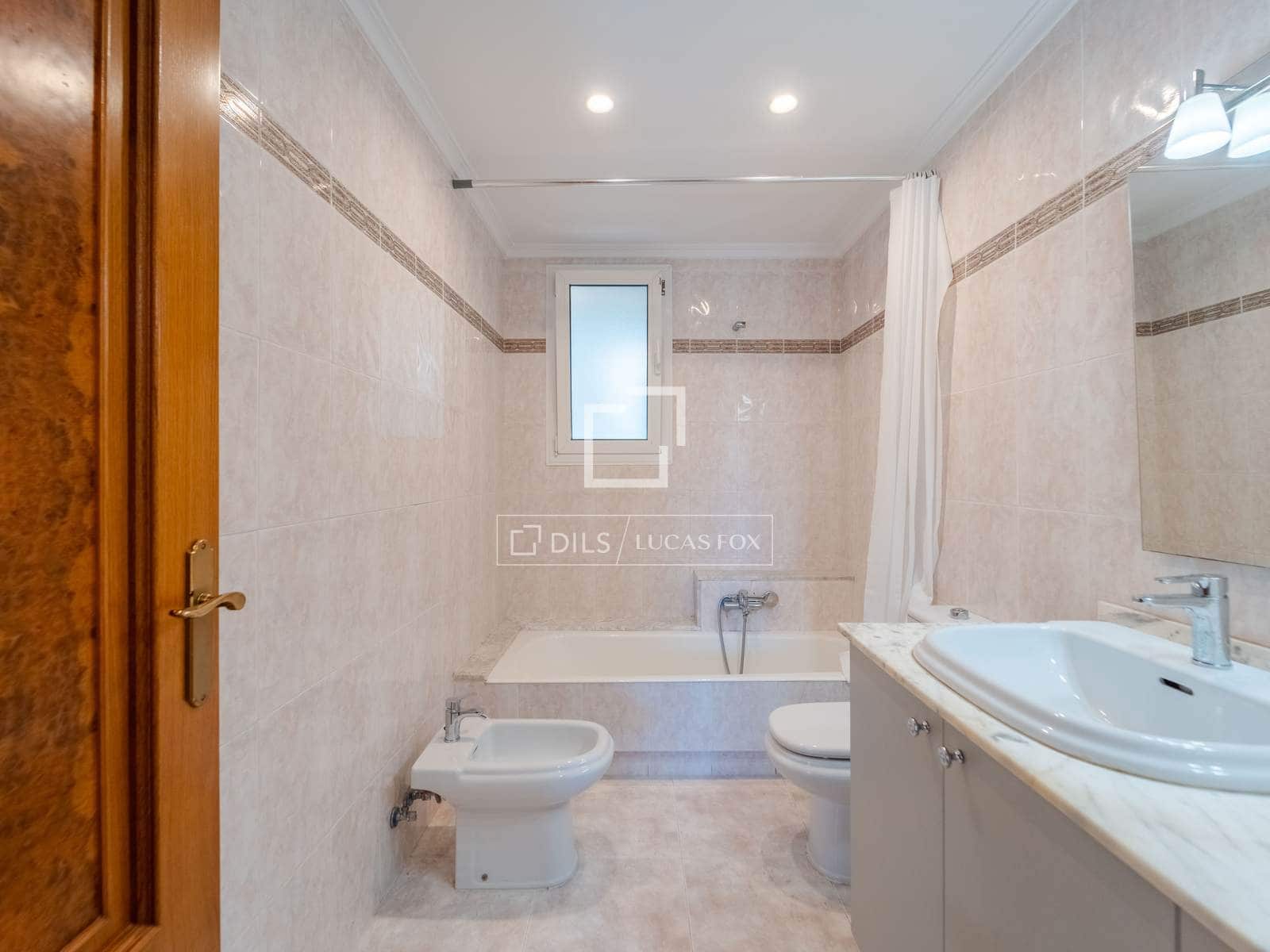 4 bedroom Apartment for rent in Valencia city with garage - € 3,500 (Ref: 9860937)