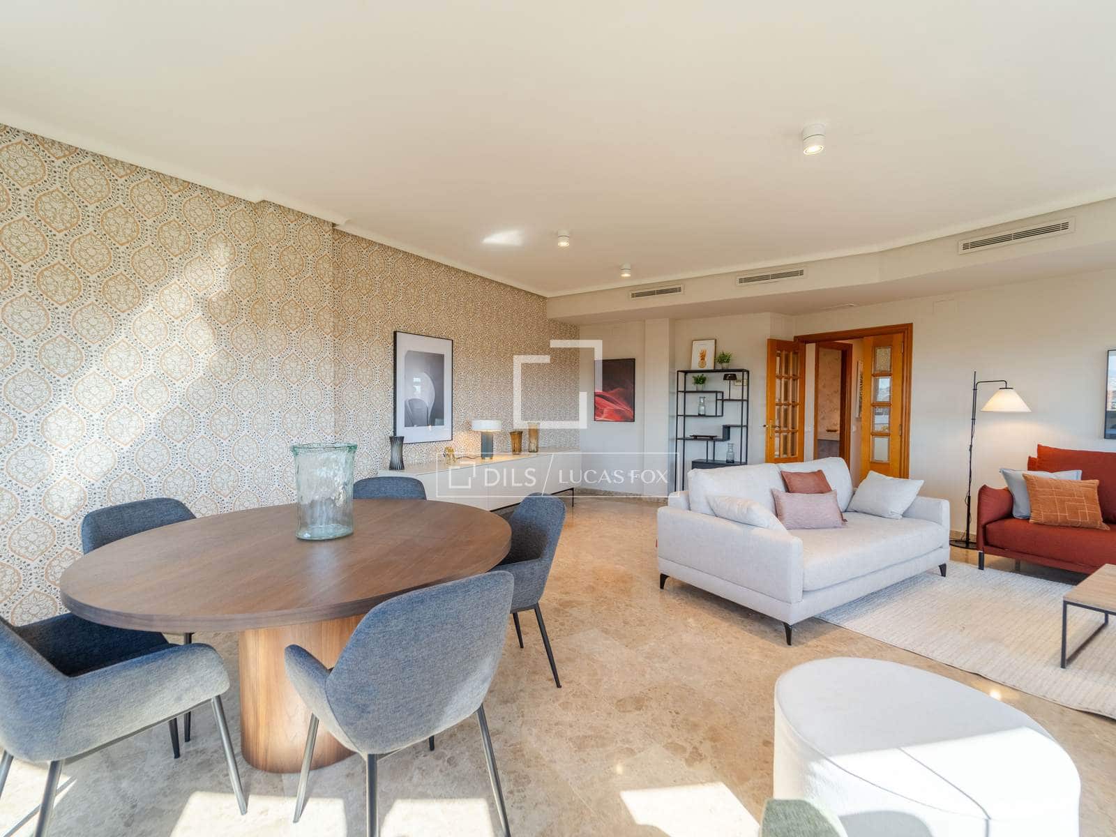 4 bedroom Apartment for rent in Valencia city with garage - € 3,500 (Ref: 9860937)