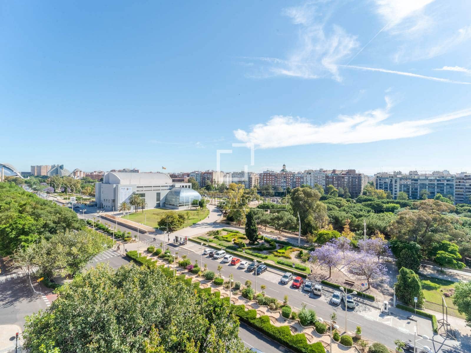 4 bedroom Apartment for rent in Valencia city with garage - € 3,500 (Ref: 9860937)
