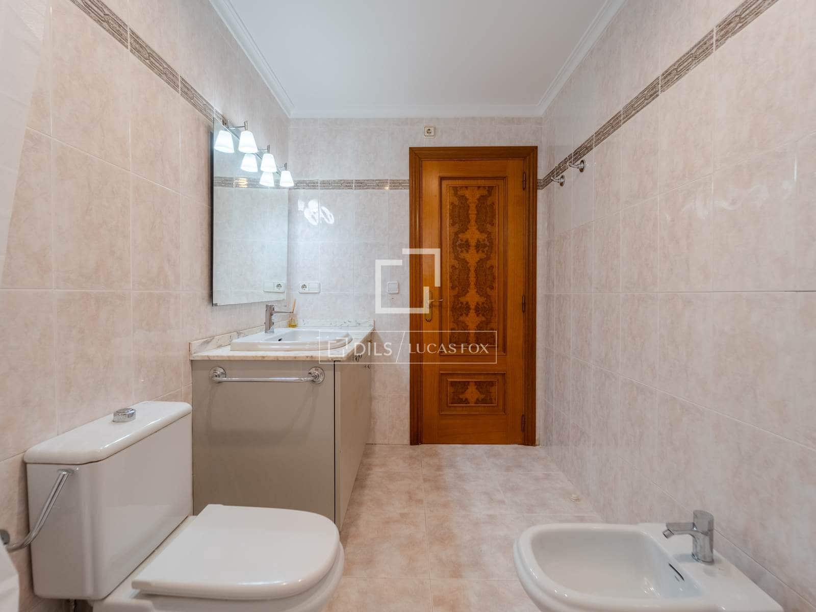 4 bedroom Apartment for rent in Valencia city with garage - € 3,500 (Ref: 9860937)