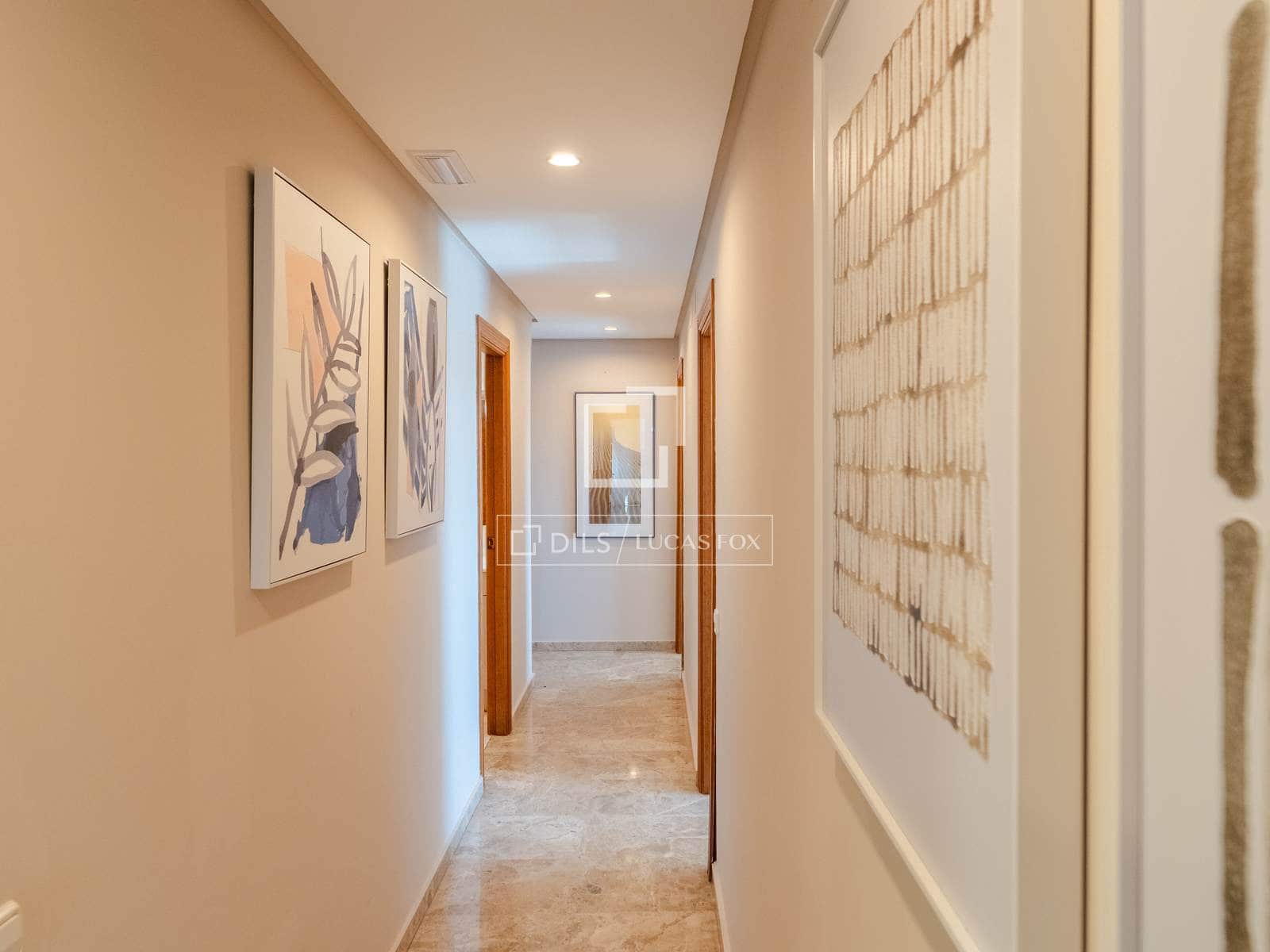 4 bedroom Apartment for rent in Valencia city with garage - € 3,500 (Ref: 9860937)