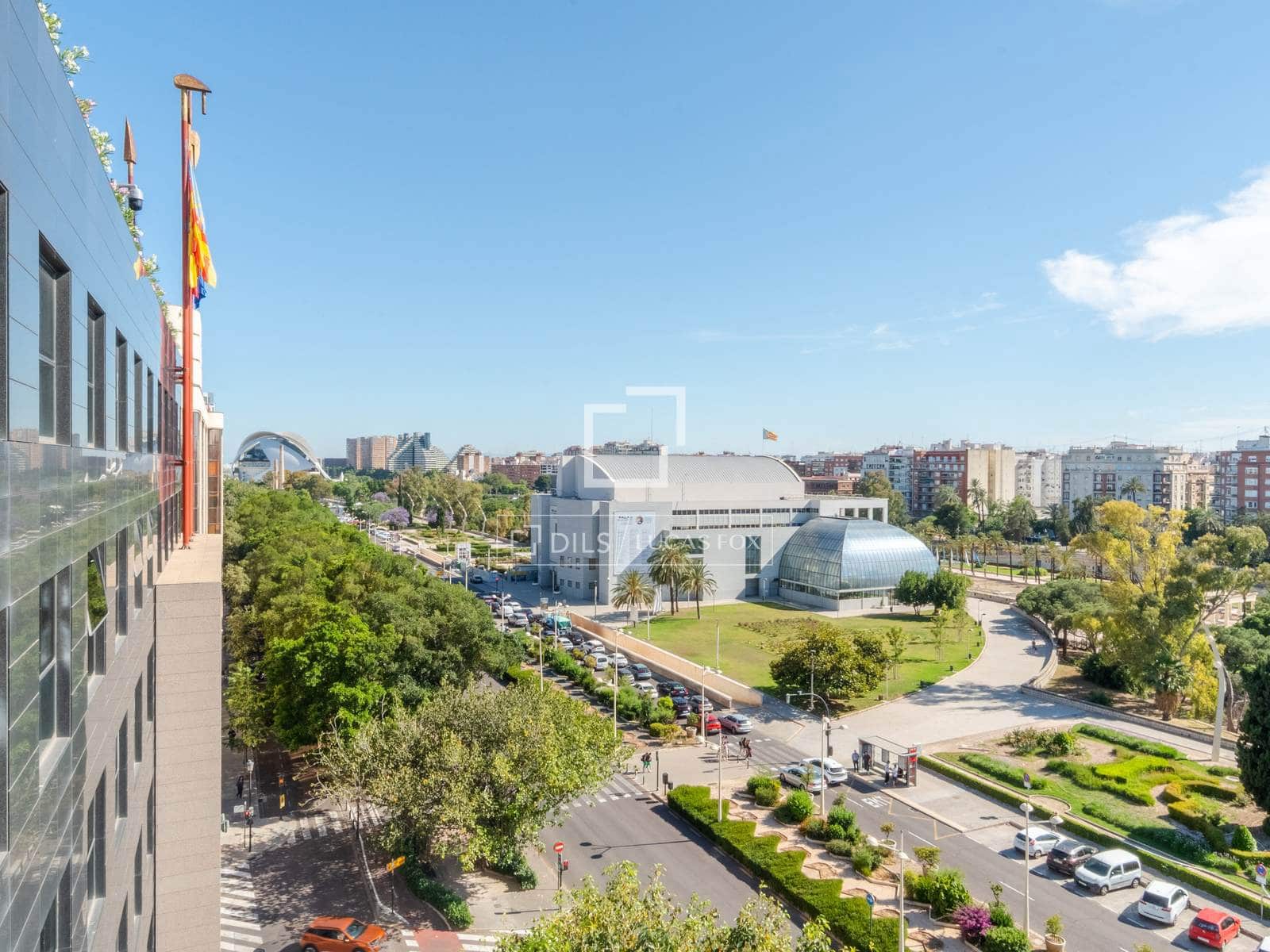 4 bedroom Apartment for rent in Valencia city with garage - € 3,500 (Ref: 9860937)