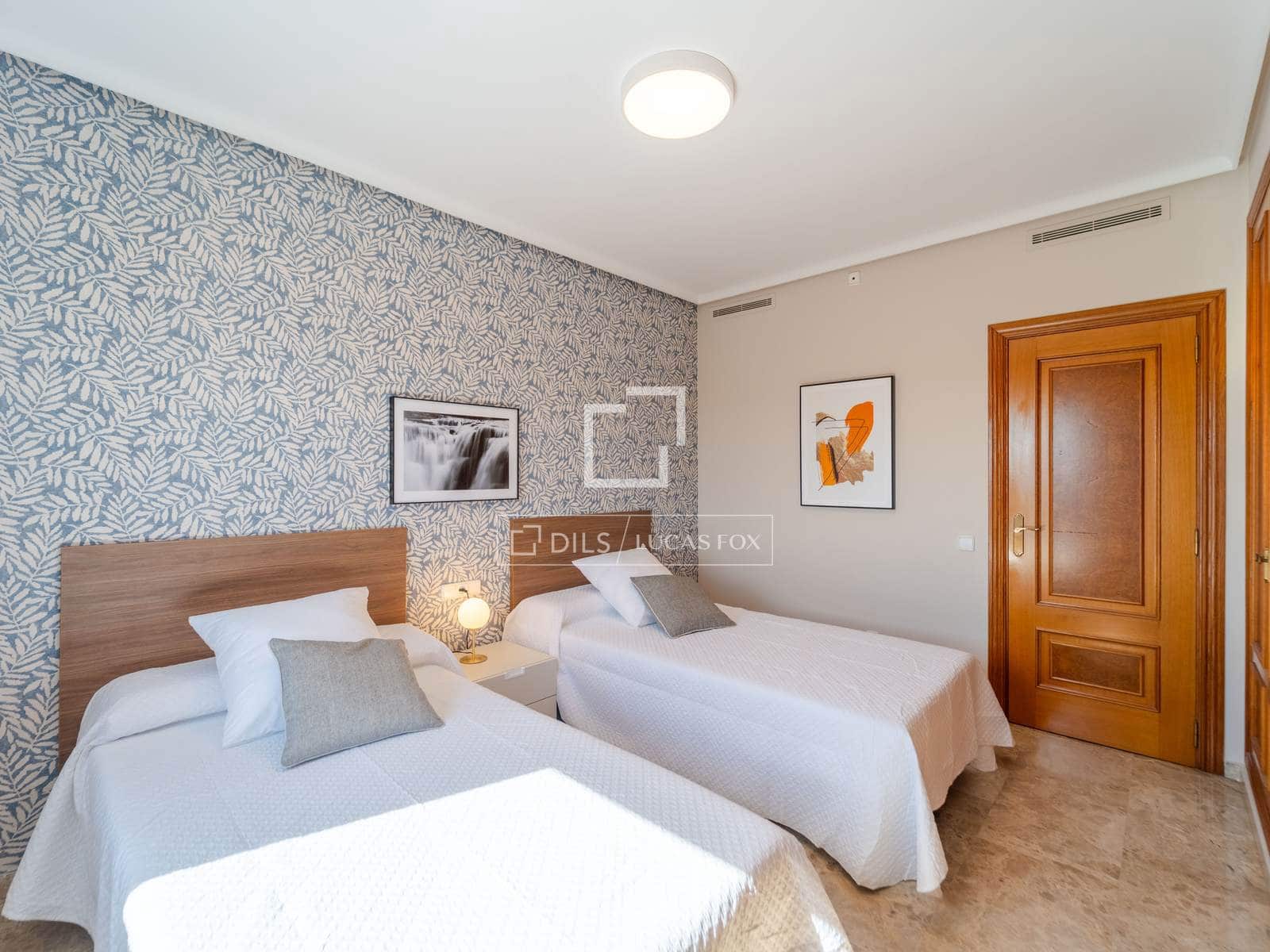 4 bedroom Apartment for rent in Valencia city with garage - € 3,500 (Ref: 9860937)