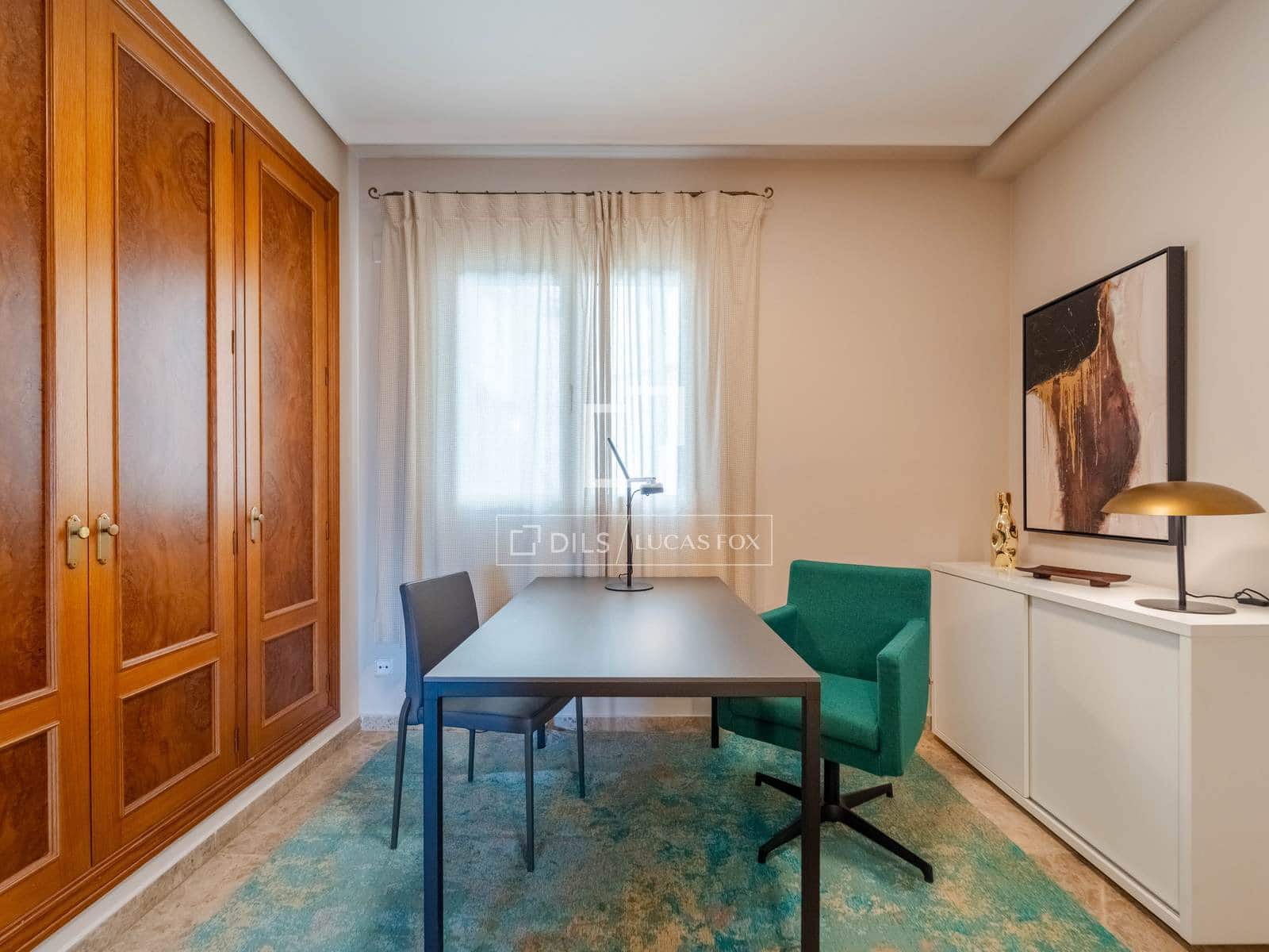 4 bedroom Apartment for rent in Valencia city with garage - € 3,500 (Ref: 9860937)