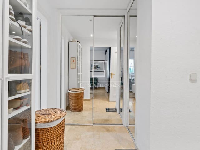 3 chambre Appartement à vendre à Estepona avec piscine garage - 759 000 € (Ref: 9860939)