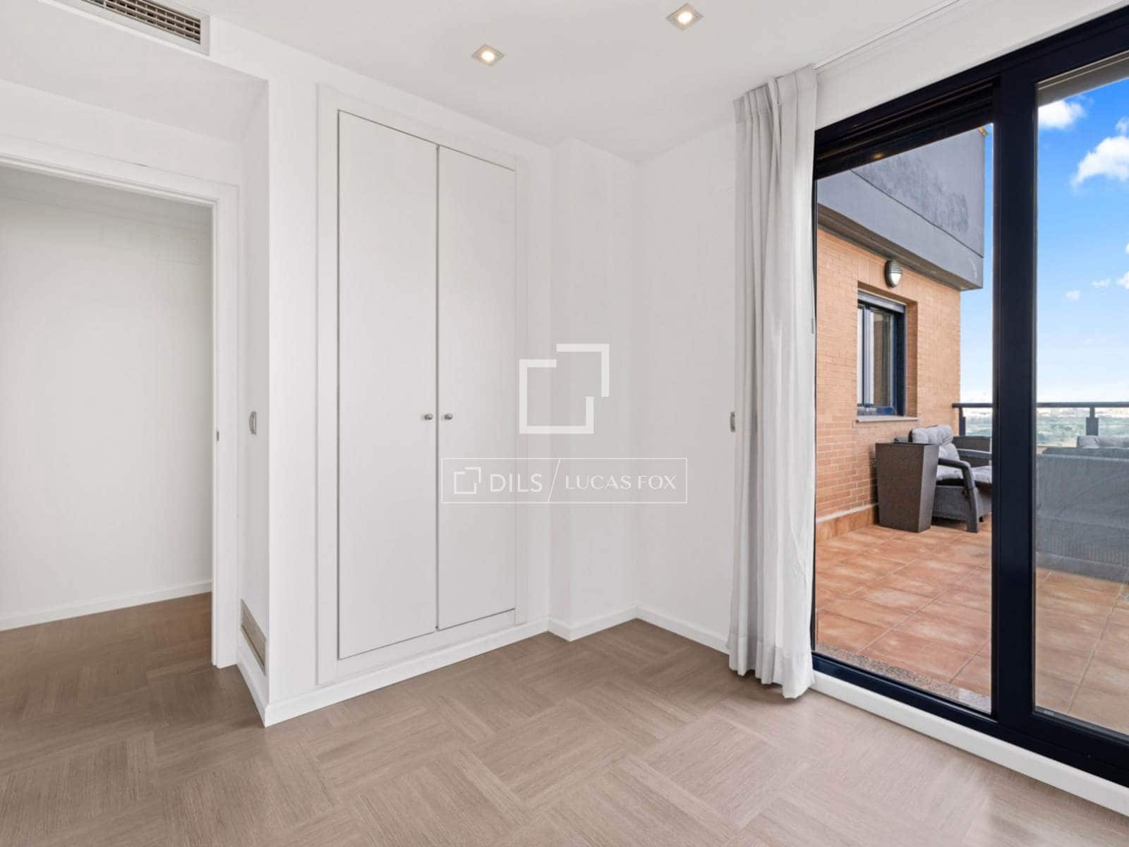 3 camera da letto Attico da affittare in Mislata con piscina garage - 2.500 € (Rif: 9860940)