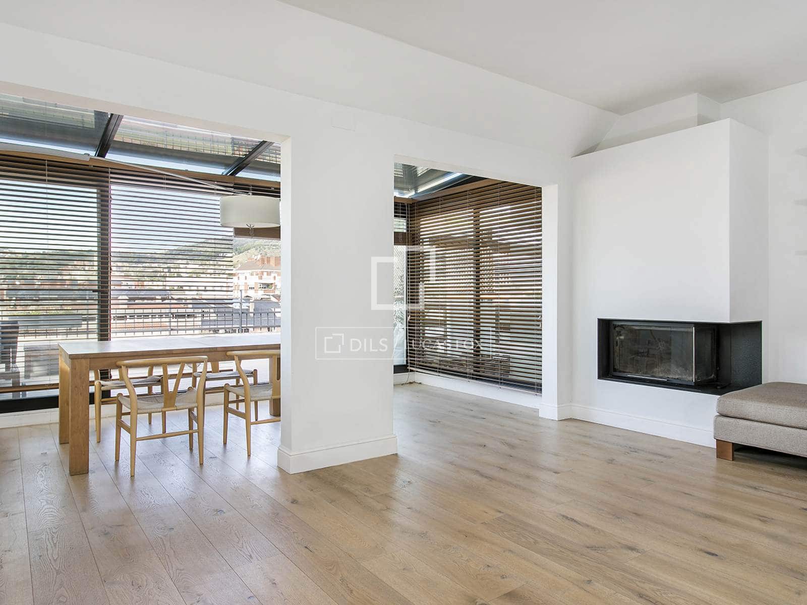 3 bedroom Penthouse for rent in Barcelona city - € 2,620 (Ref: 9862447)