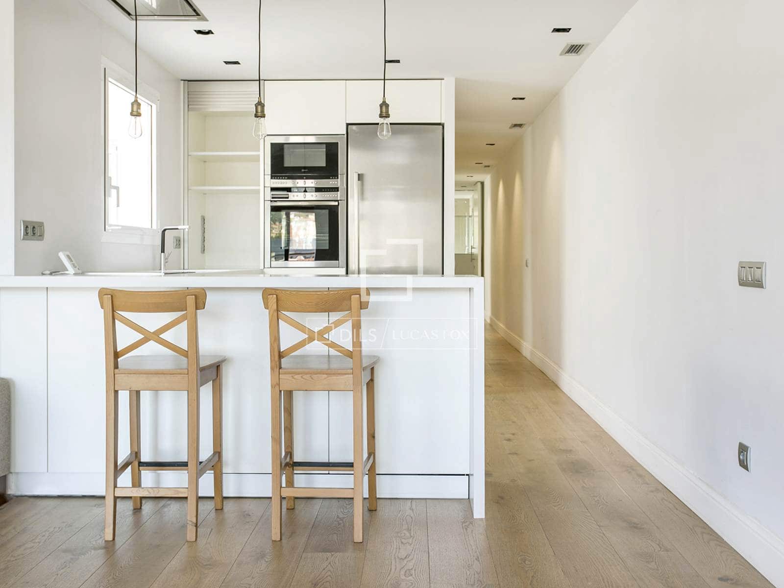 3 bedroom Penthouse for rent in Barcelona city - € 2,620 (Ref: 9862447)