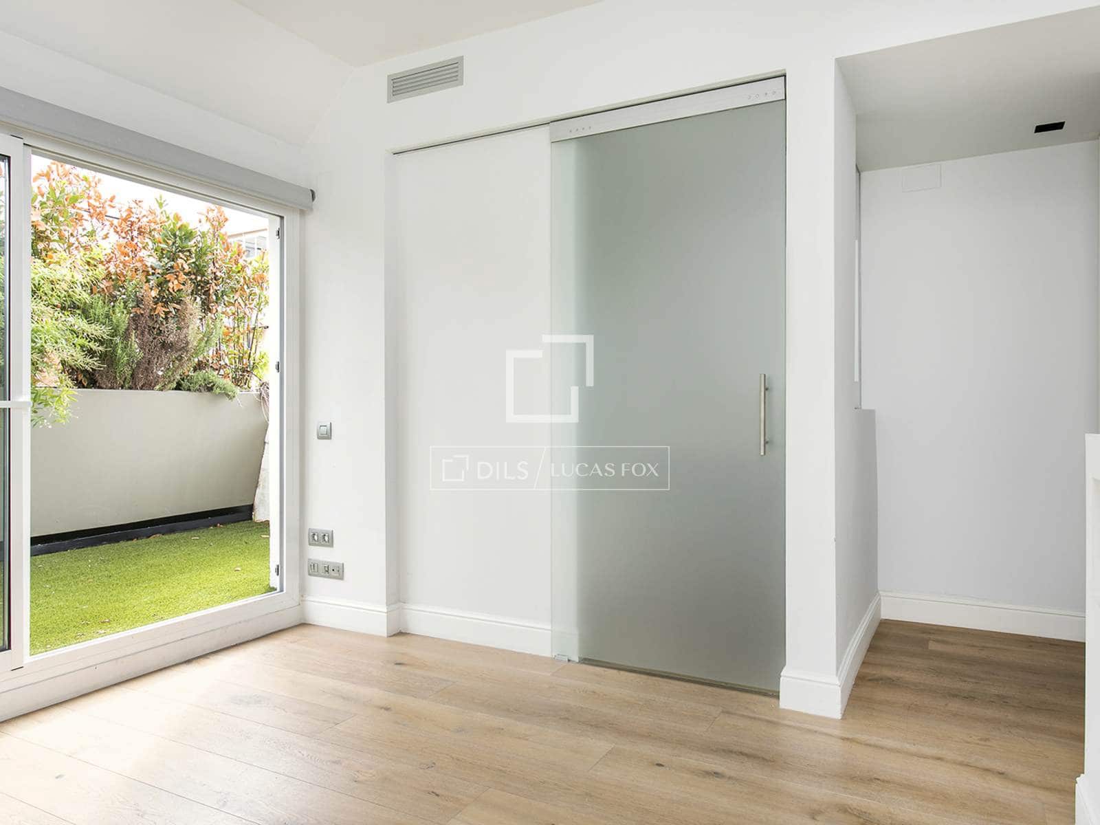 3 bedroom Penthouse for rent in Barcelona city - € 2,620 (Ref: 9862447)