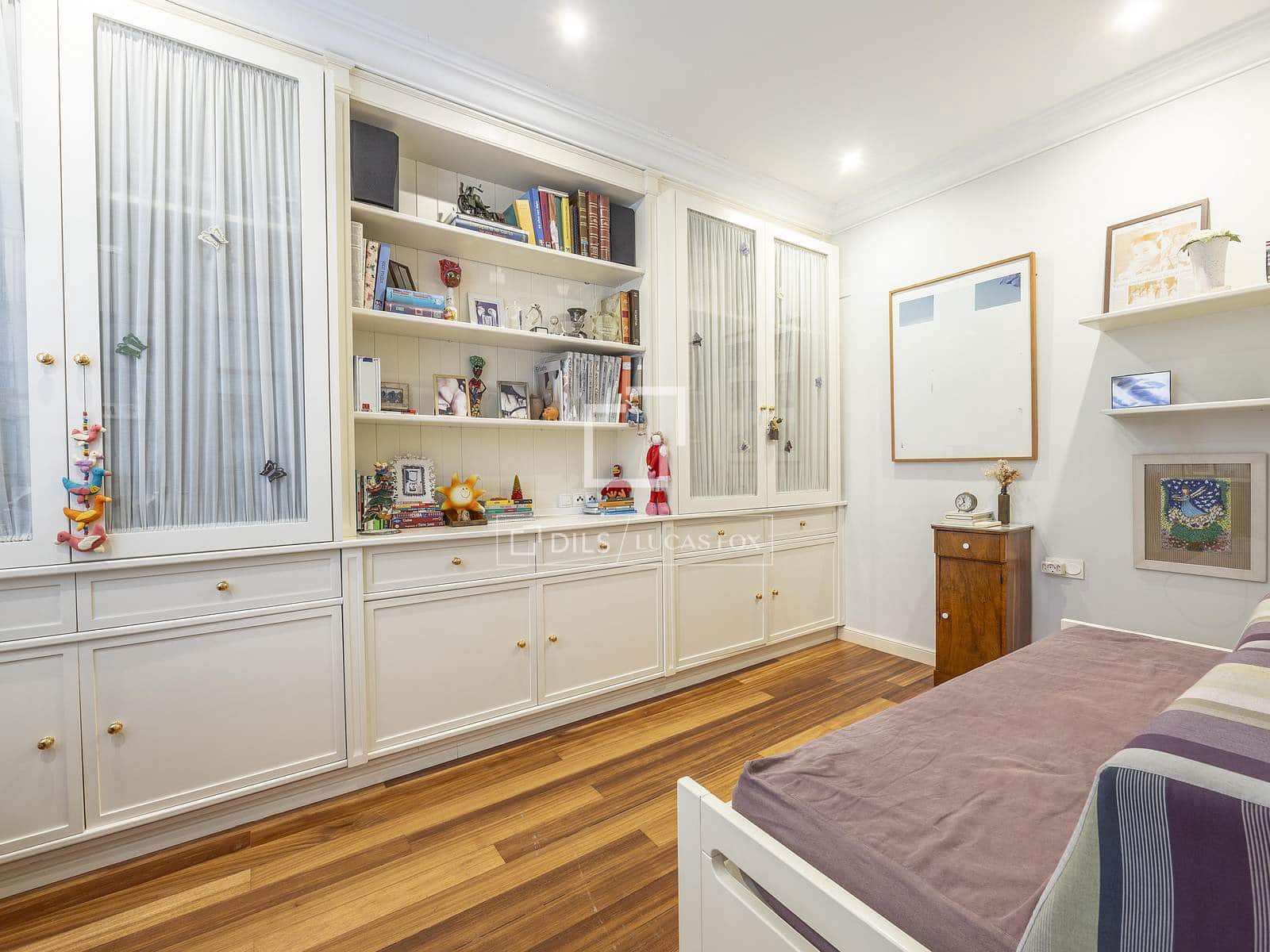 4 soverom Leilighet til leie i Valencia by - € 6 000 (Ref: 9863624)