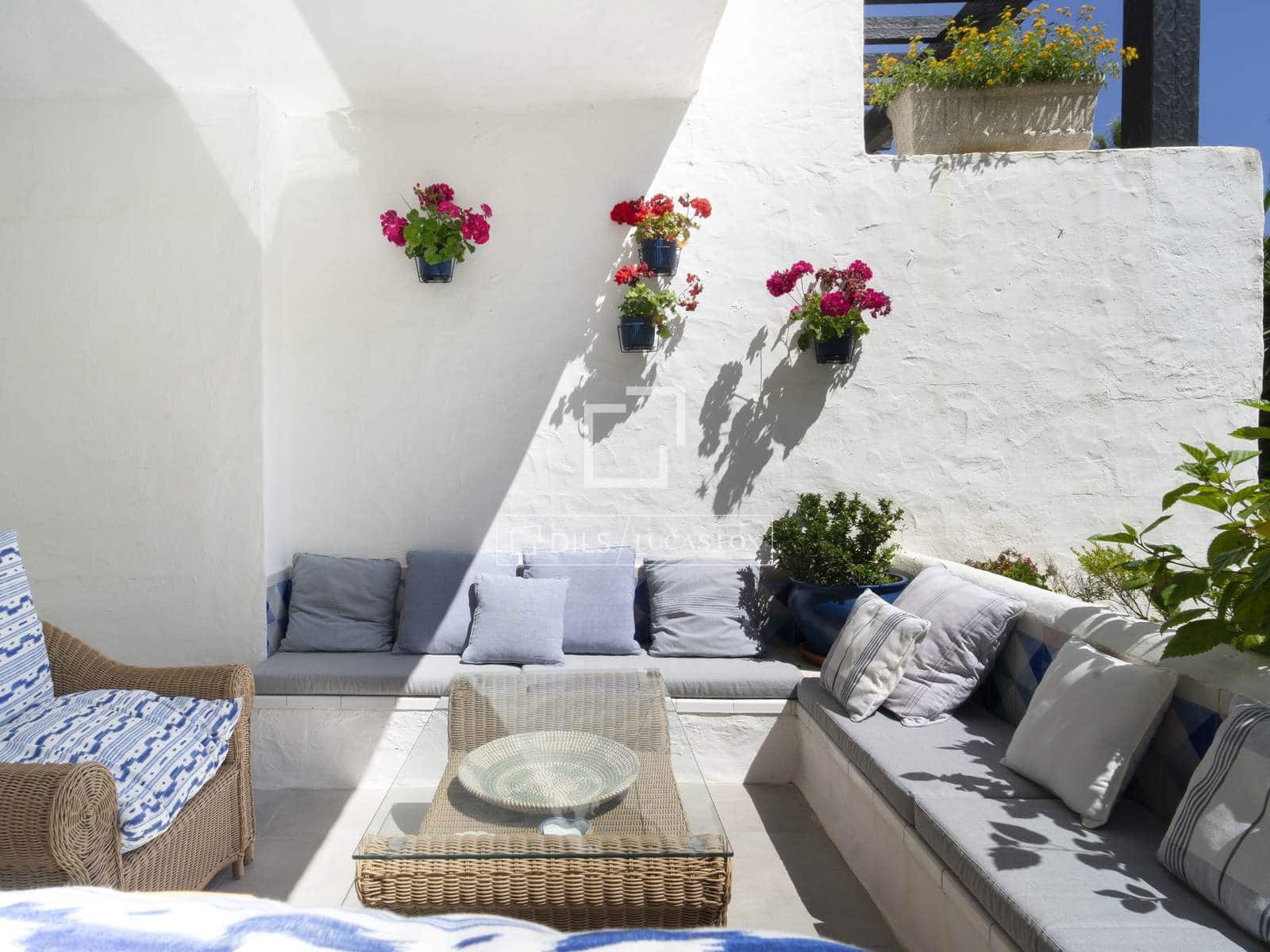 2 sypialnia Apartament na sprzedaż w Marbella z basenem garażem - 2 425 000 € (Ref: 9863748)