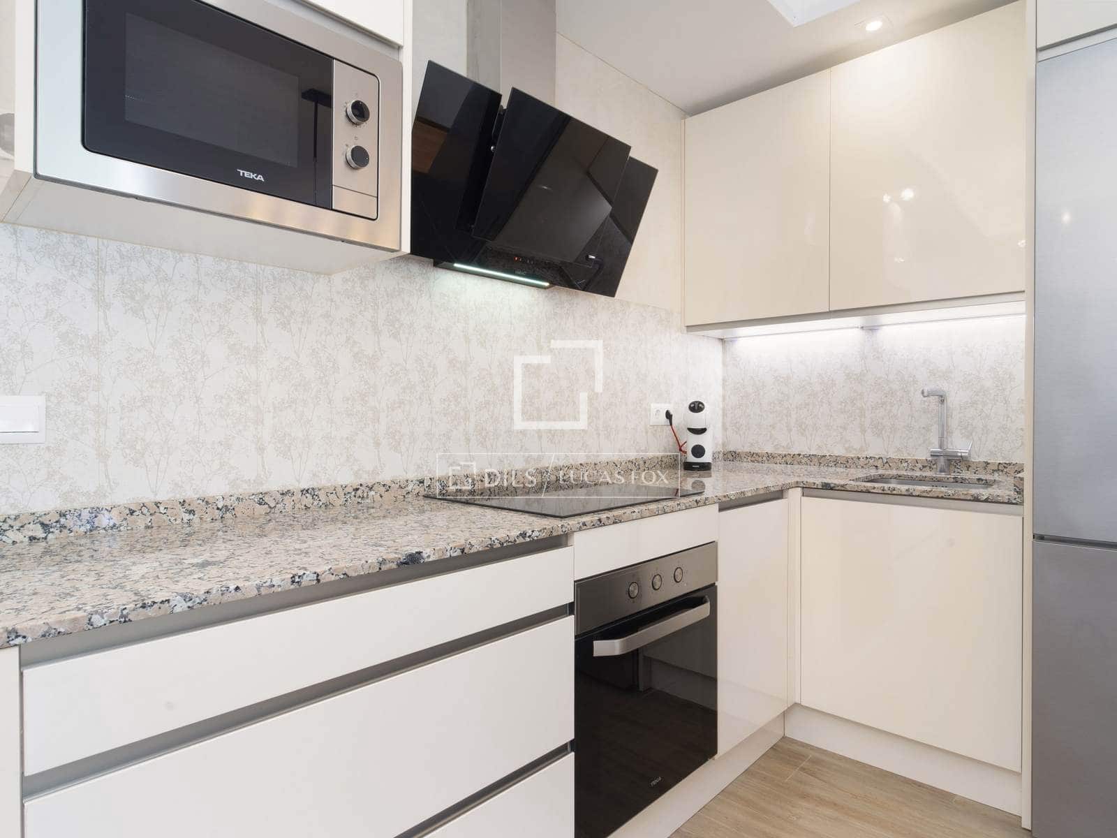 2 sypialnia Apartament na sprzedaż w Marbella z basenem garażem - 2 425 000 € (Ref: 9863748)