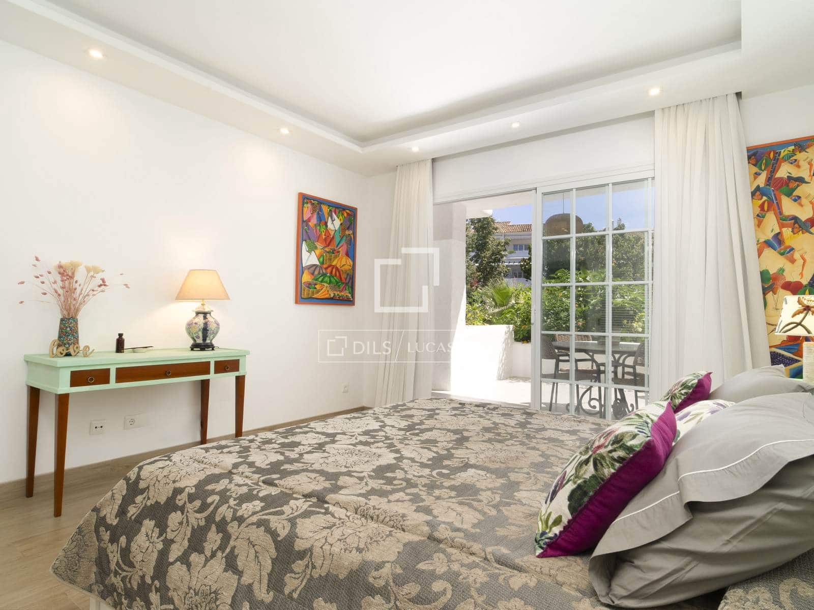 2 sypialnia Apartament na sprzedaż w Marbella z basenem garażem - 2 425 000 € (Ref: 9863748)
