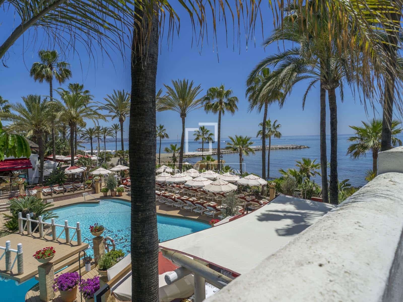 2 sypialnia Apartament na sprzedaż w Marbella z basenem garażem - 2 425 000 € (Ref: 9863748)