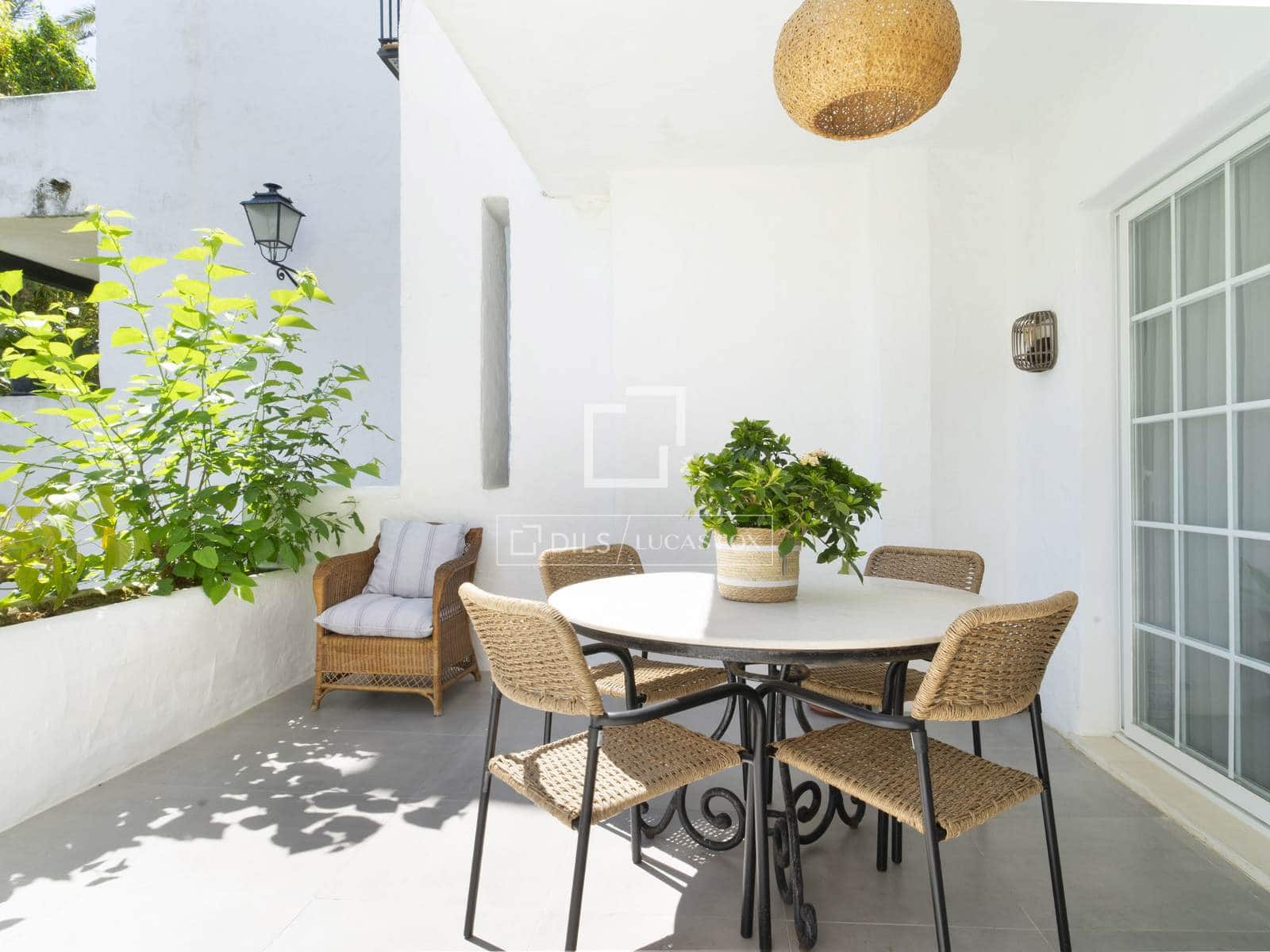 2 sypialnia Apartament na sprzedaż w Marbella z basenem garażem - 2 425 000 € (Ref: 9863748)