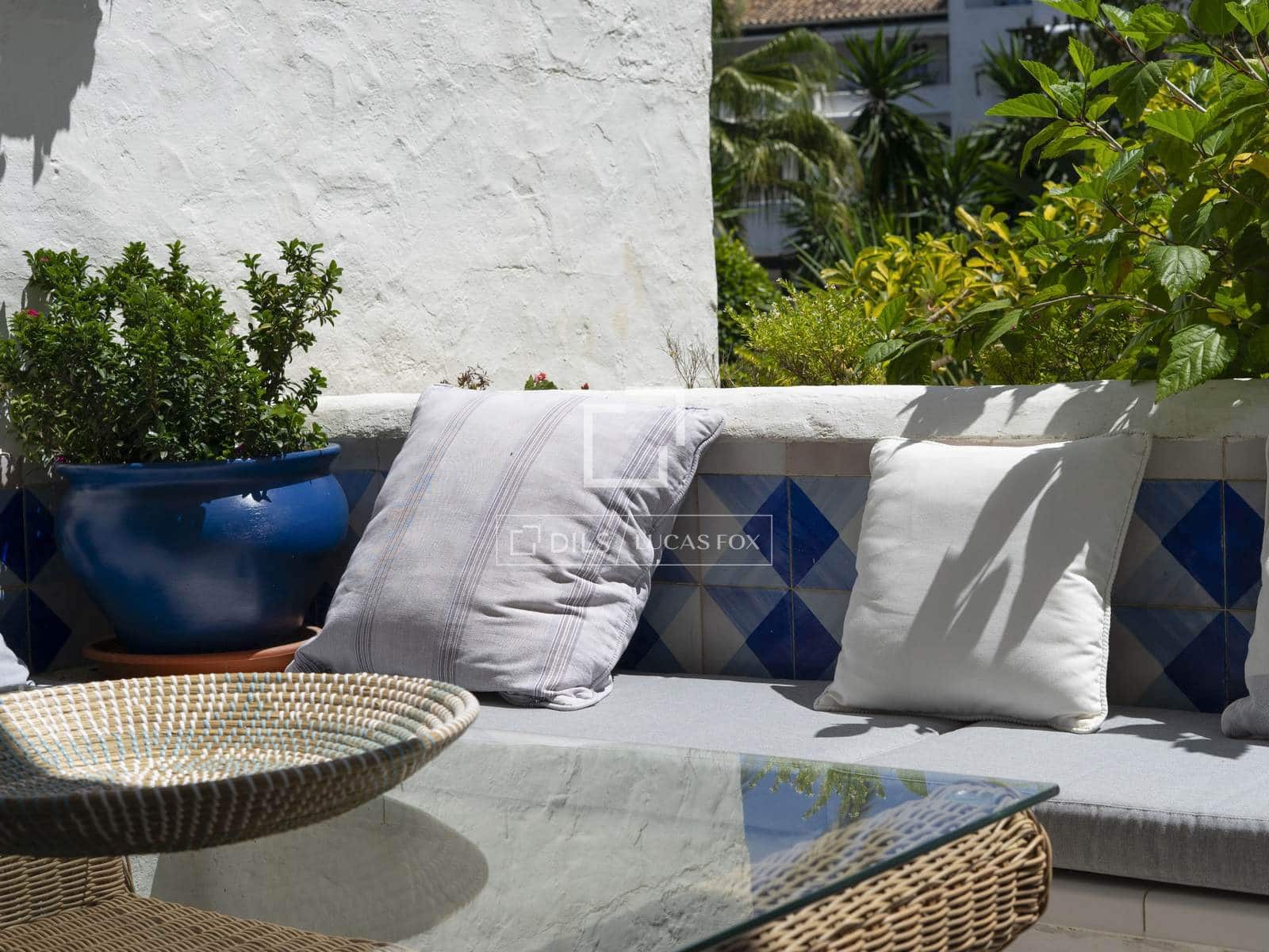 2 sypialnia Apartament na sprzedaż w Marbella z basenem garażem - 2 425 000 € (Ref: 9863748)