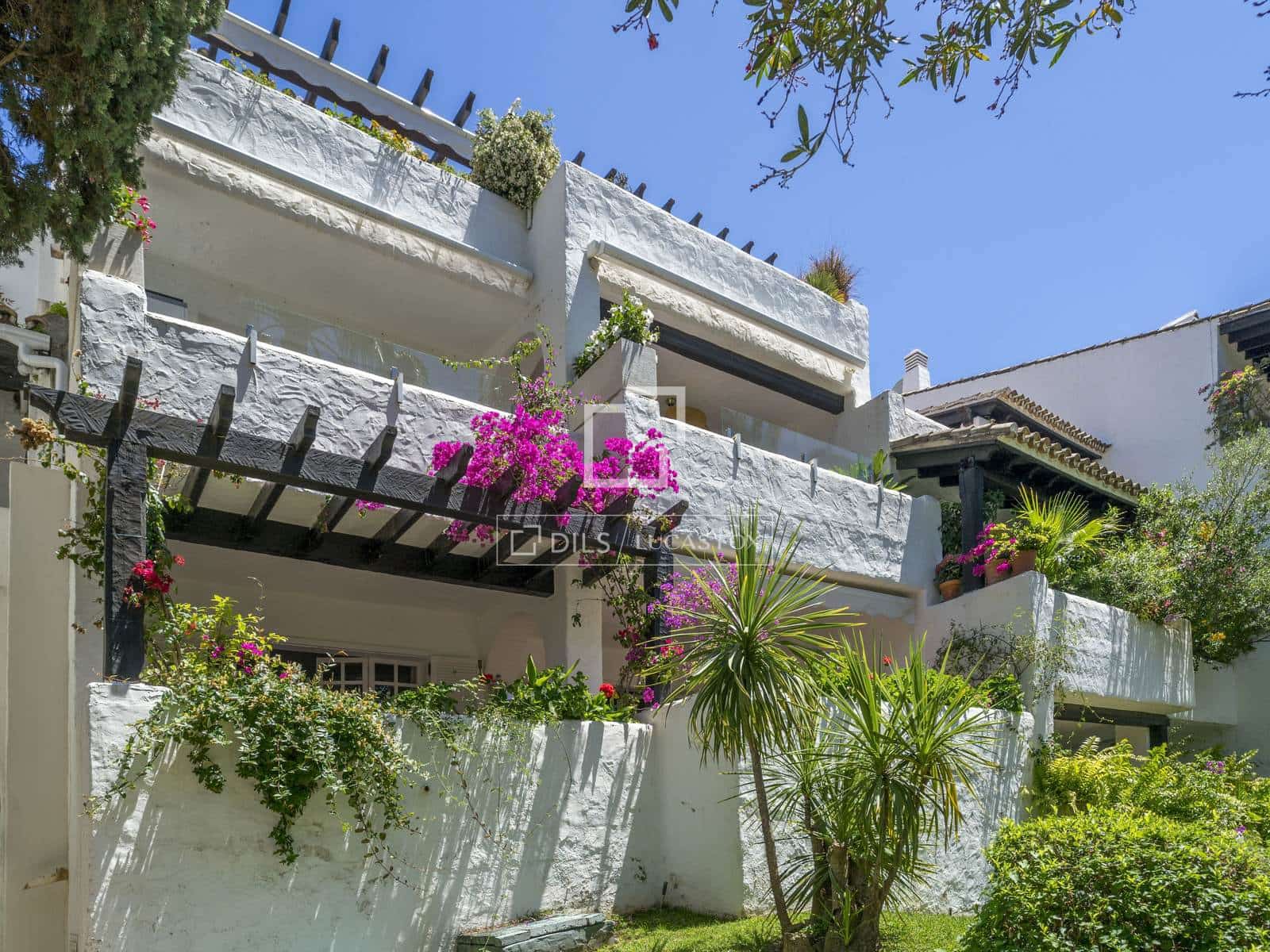 2 sypialnia Apartament na sprzedaż w Marbella z basenem garażem - 2 425 000 € (Ref: 9863748)