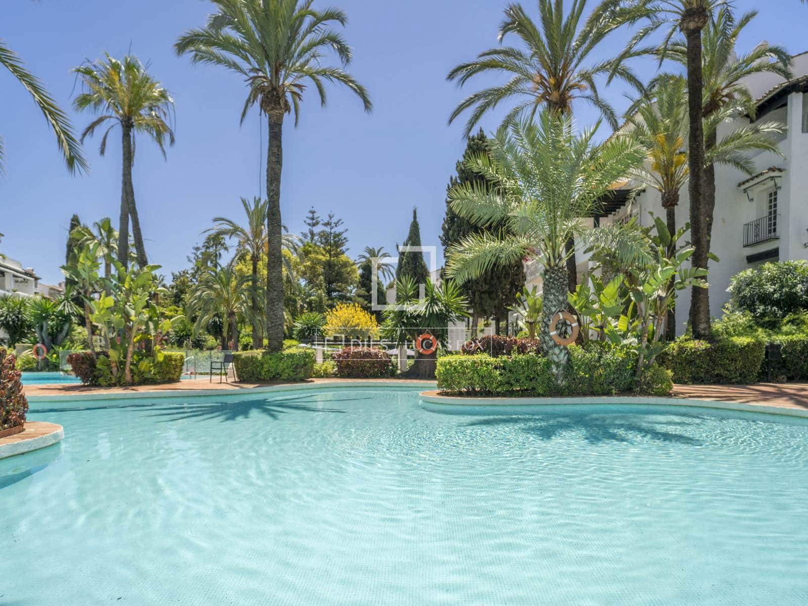 2 sypialnia Apartament na sprzedaż w Marbella z basenem garażem - 2 425 000 € (Ref: 9863748)