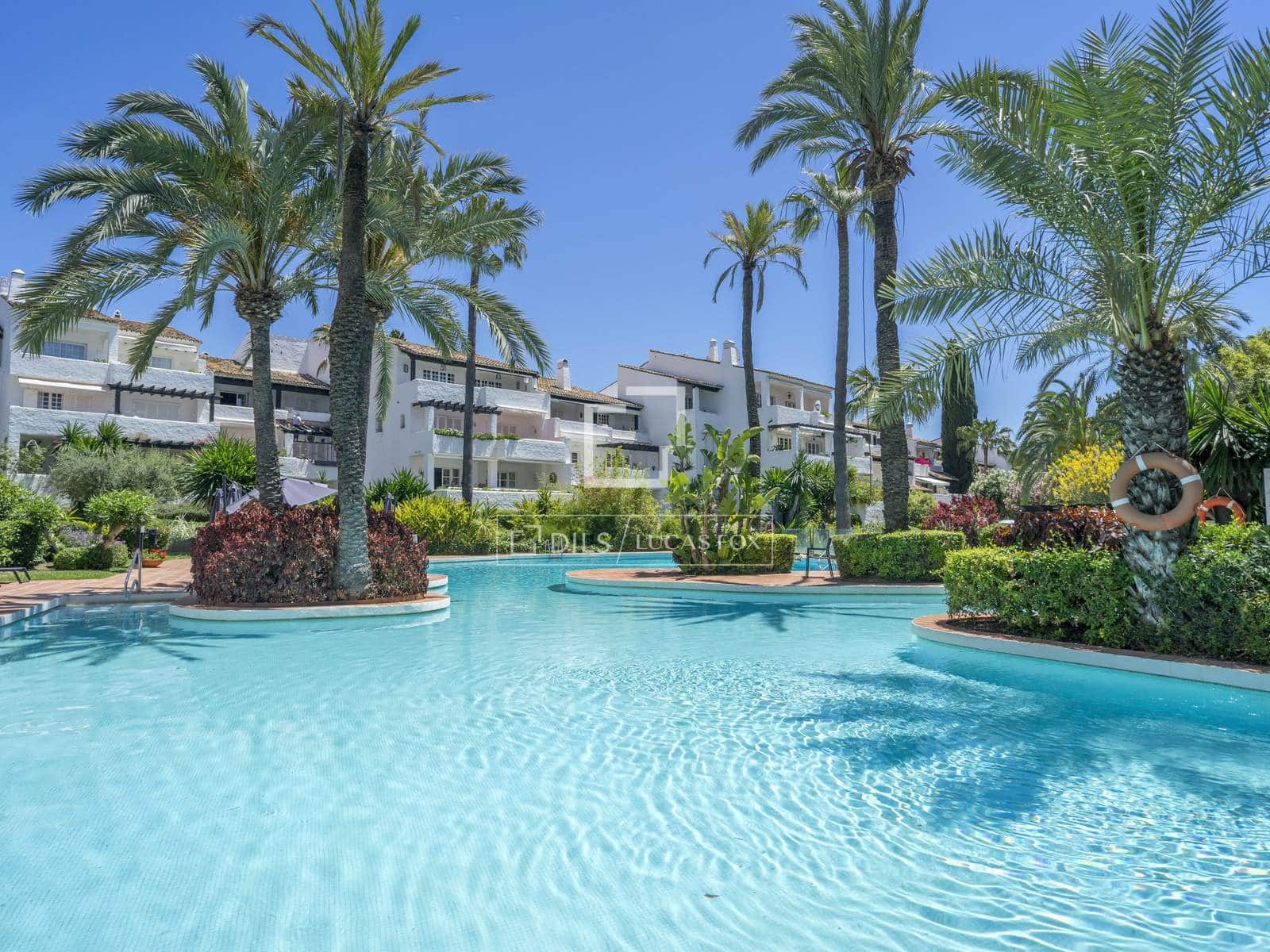 2 sypialnia Apartament na sprzedaż w Marbella z basenem garażem - 2 425 000 € (Ref: 9863748)