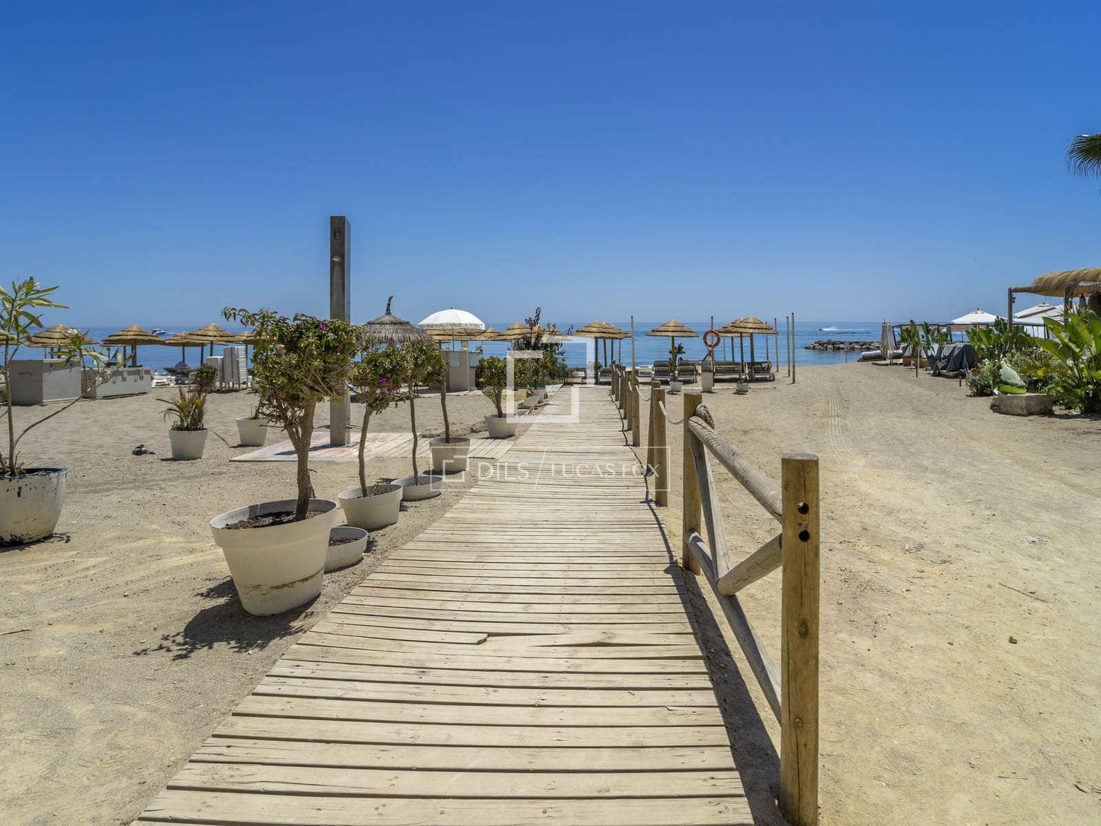 2 sypialnia Apartament na sprzedaż w Marbella z basenem garażem - 2 425 000 € (Ref: 9863748)