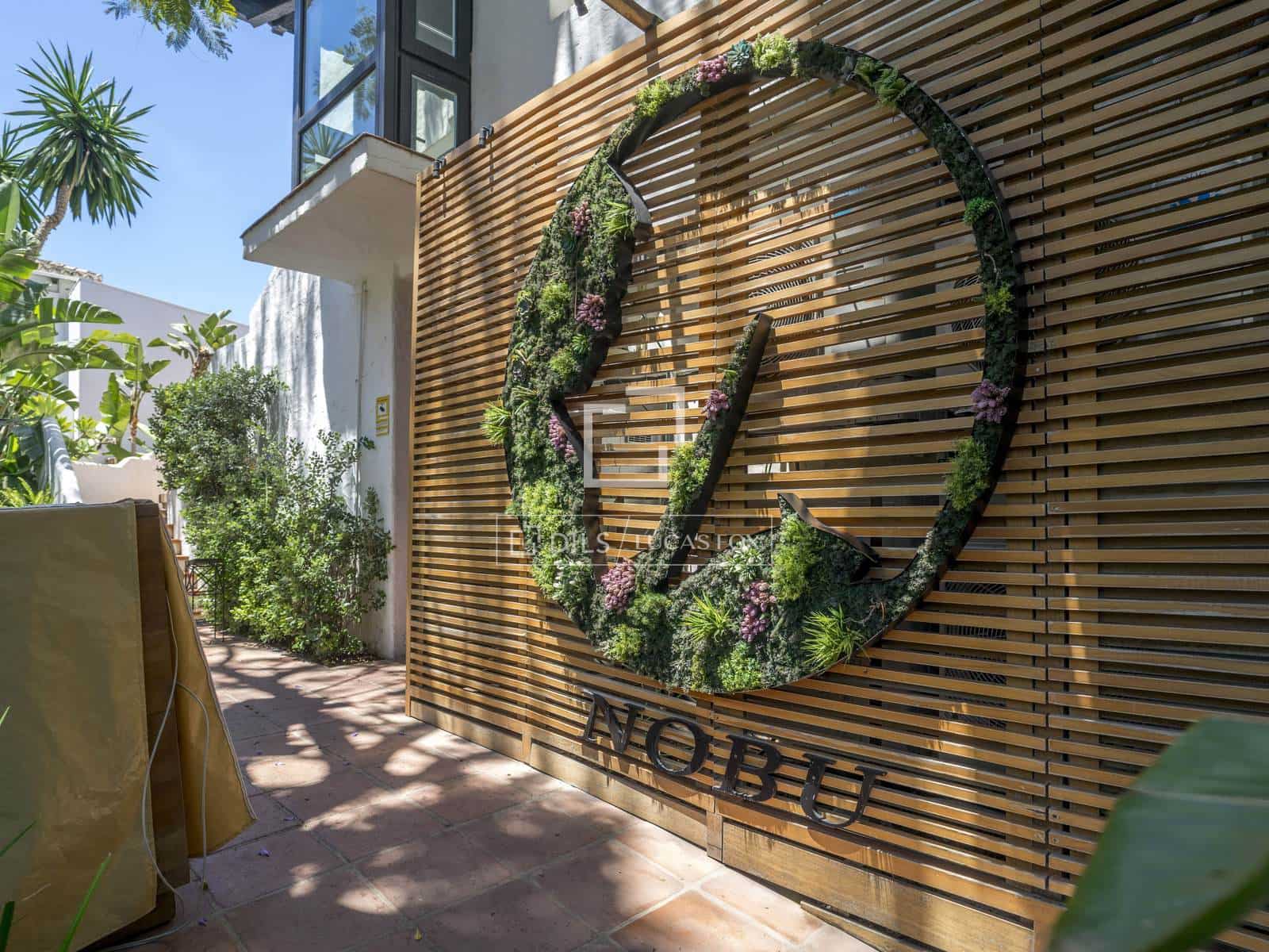 2 sypialnia Apartament na sprzedaż w Marbella z basenem garażem - 2 425 000 € (Ref: 9863748)