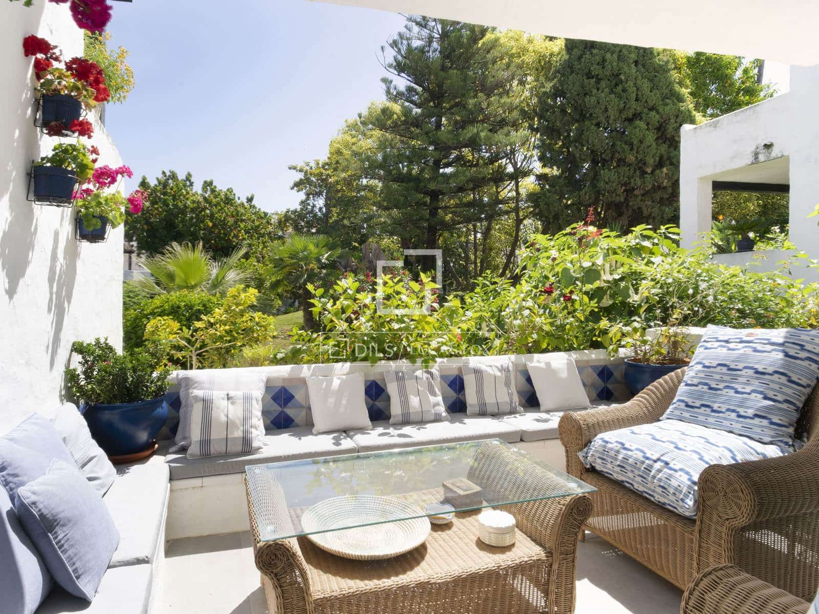 2 sypialnia Apartament na sprzedaż w Marbella z basenem garażem - 2 425 000 € (Ref: 9863748)