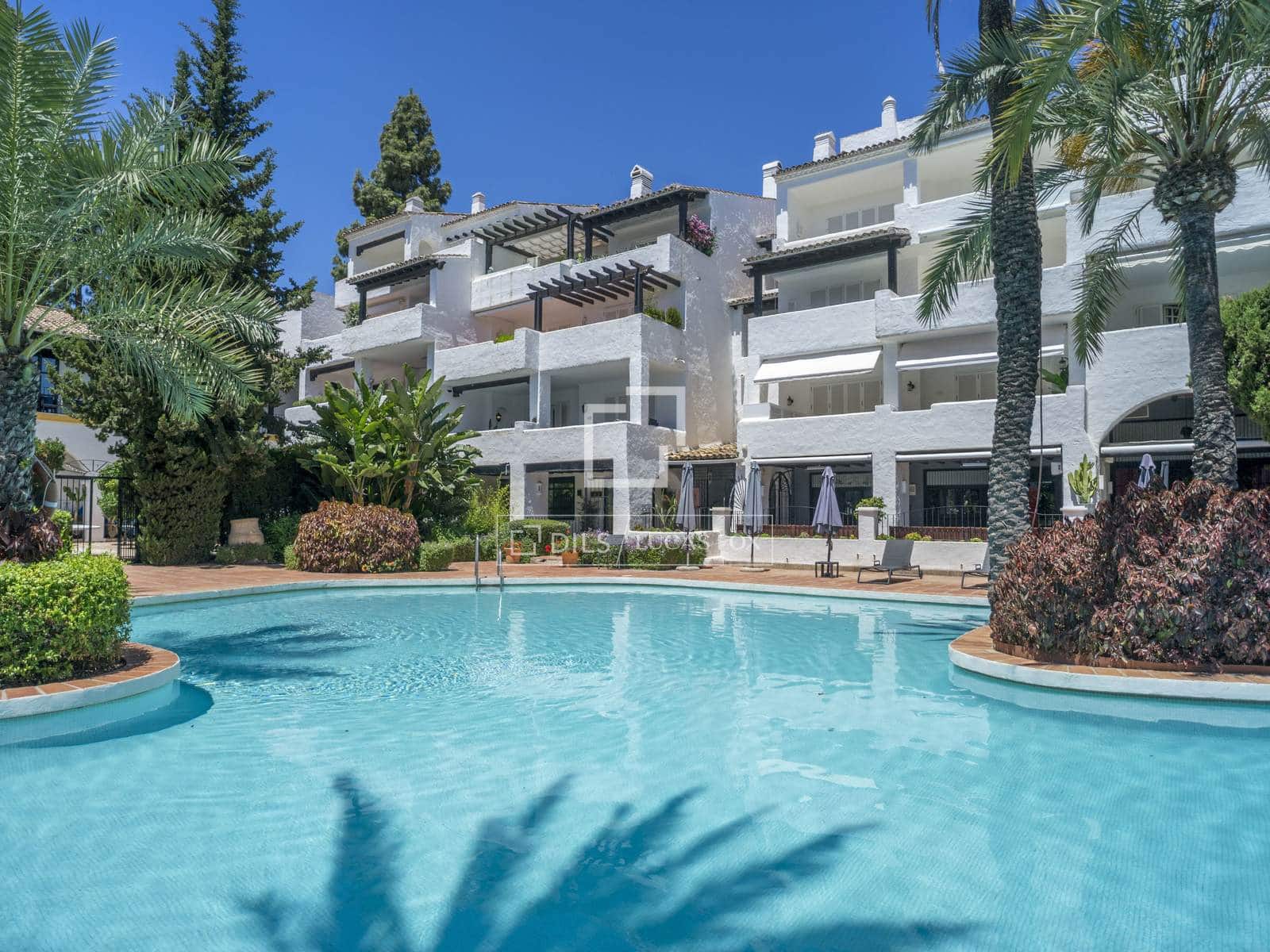 2 sypialnia Apartament na sprzedaż w Marbella z basenem garażem - 2 425 000 € (Ref: 9863748)