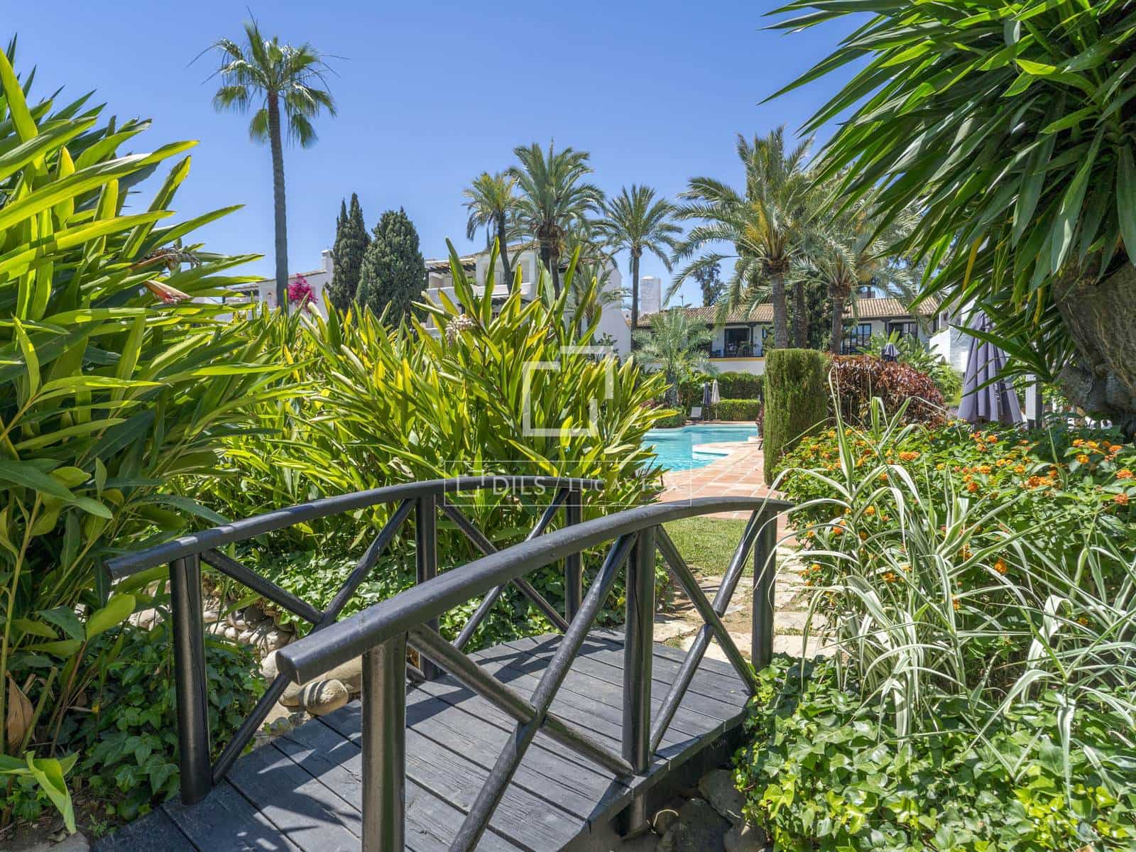 2 sypialnia Apartament na sprzedaż w Marbella z basenem garażem - 2 425 000 € (Ref: 9863748)