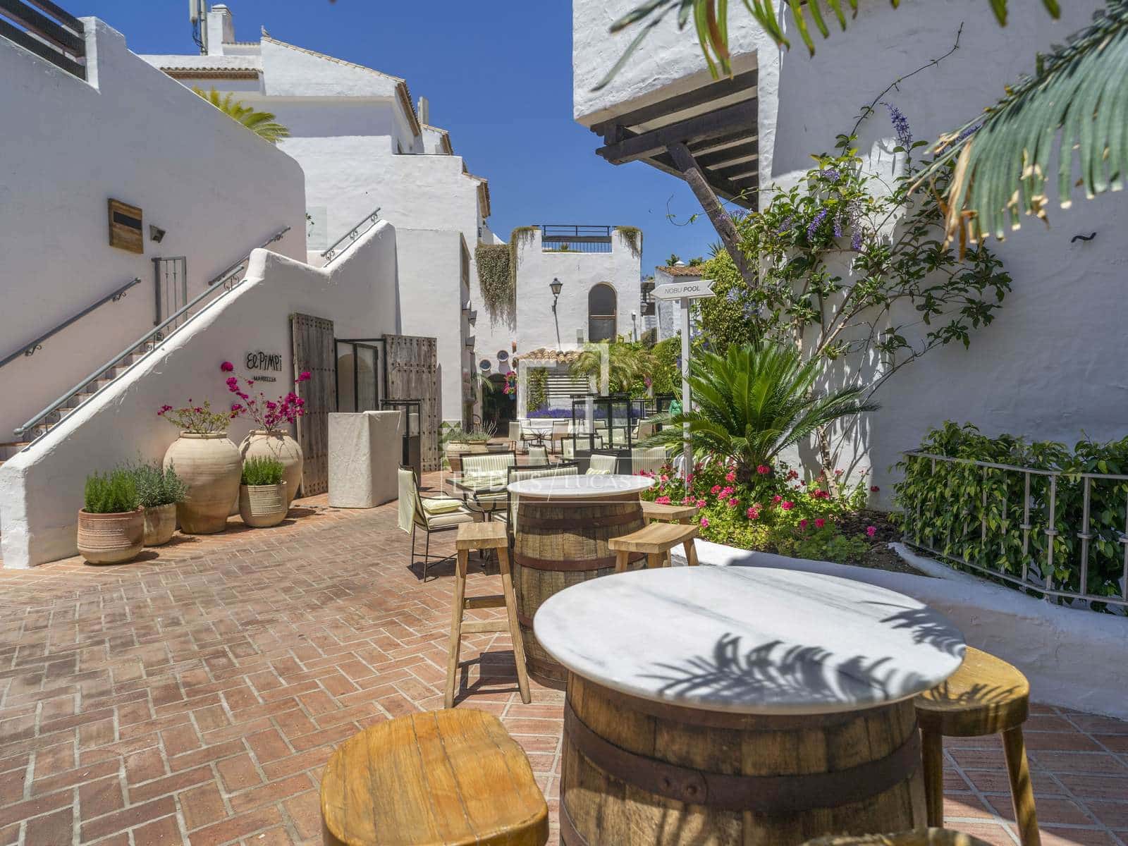 2 sypialnia Apartament na sprzedaż w Marbella z basenem garażem - 2 425 000 € (Ref: 9863748)