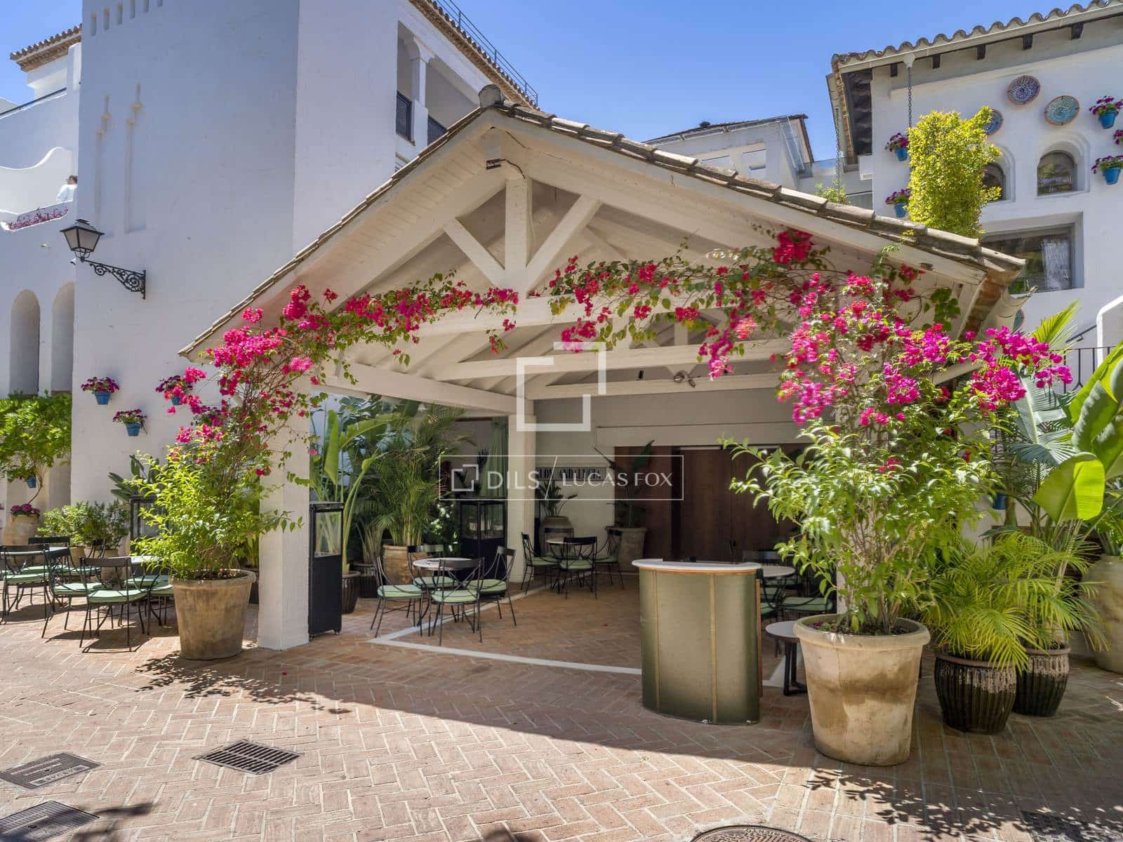 2 sypialnia Apartament na sprzedaż w Marbella z basenem garażem - 2 425 000 € (Ref: 9863748)