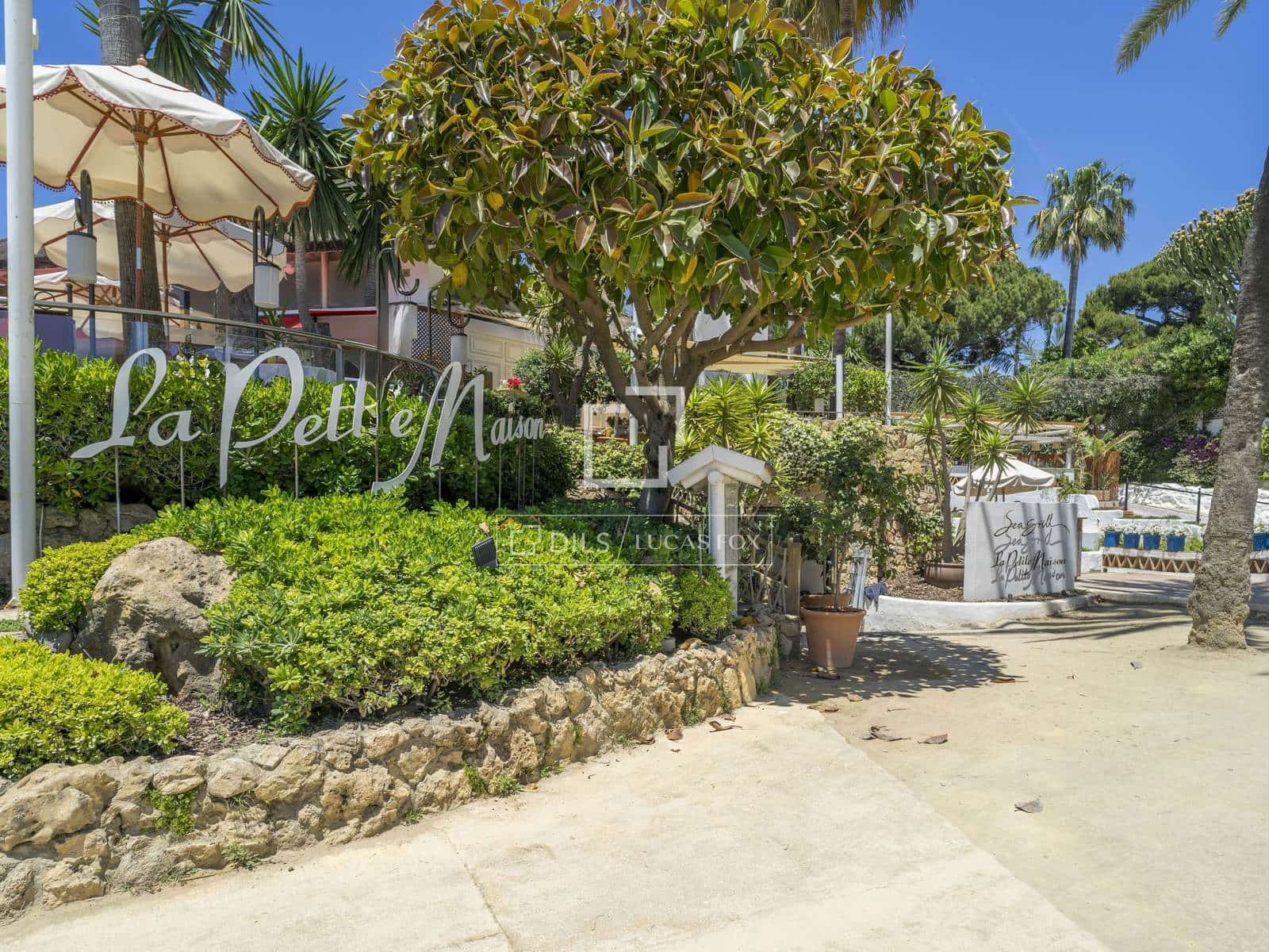 2 sypialnia Apartament na sprzedaż w Marbella z basenem garażem - 2 425 000 € (Ref: 9863748)