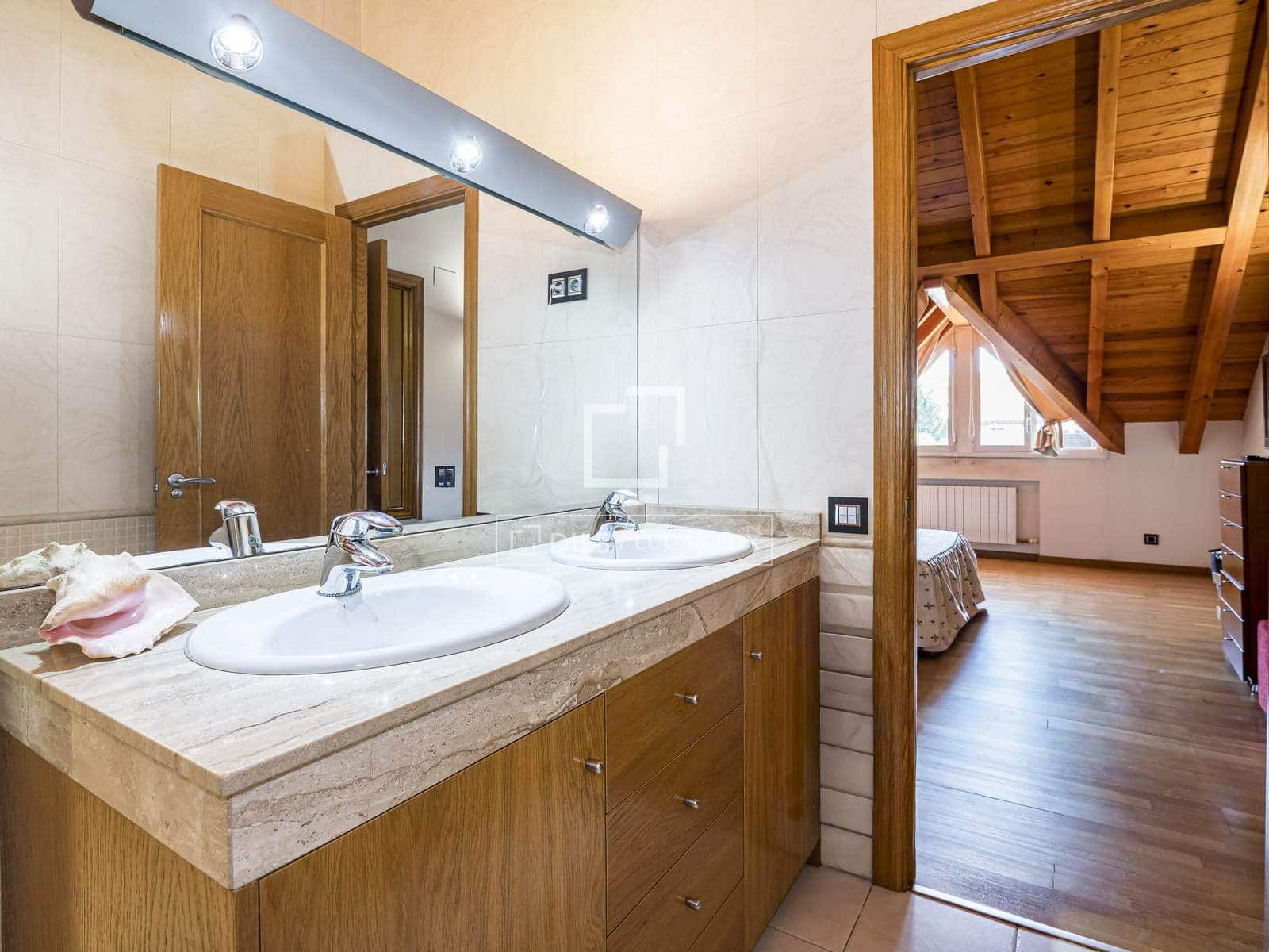 5 slaapkamer Villa te koop in Mira-Sol met zwembad garage - € 1.245.000 (Ref: 9863749)