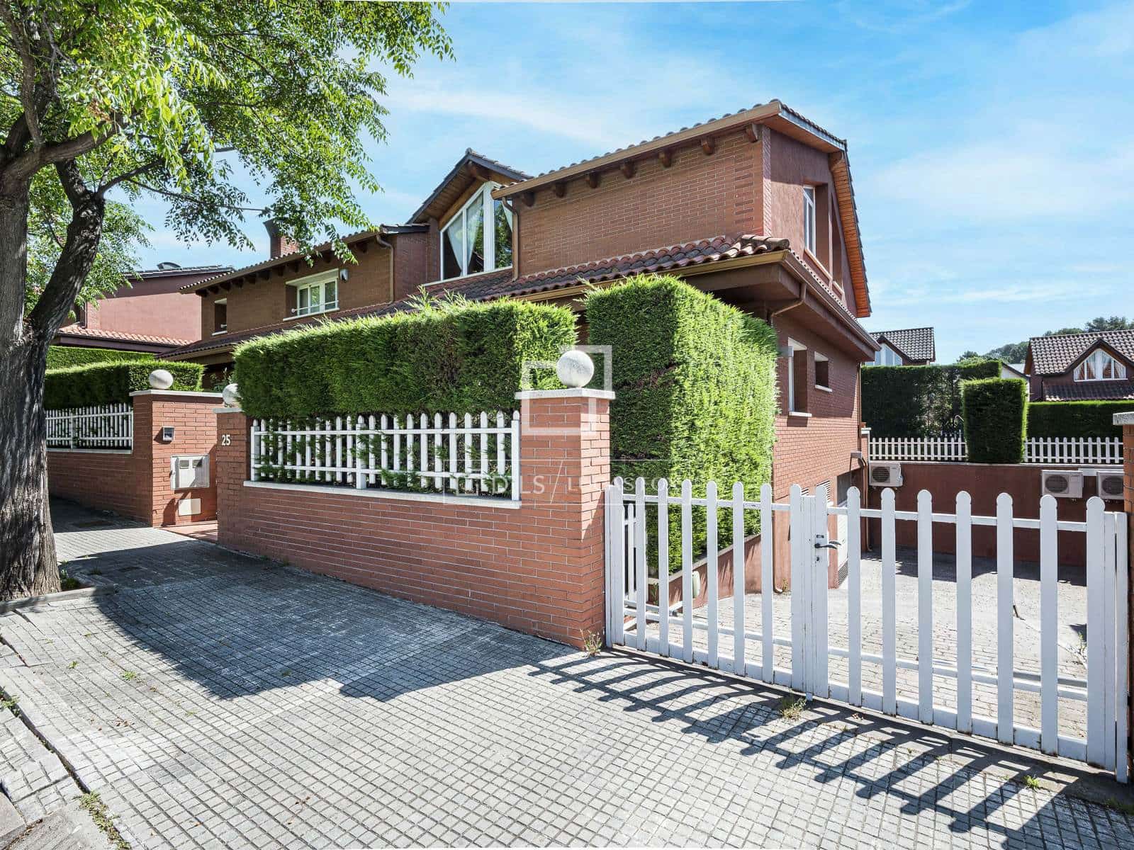 5 slaapkamer Villa te koop in Mira-Sol met zwembad garage - € 1.245.000 (Ref: 9863749)