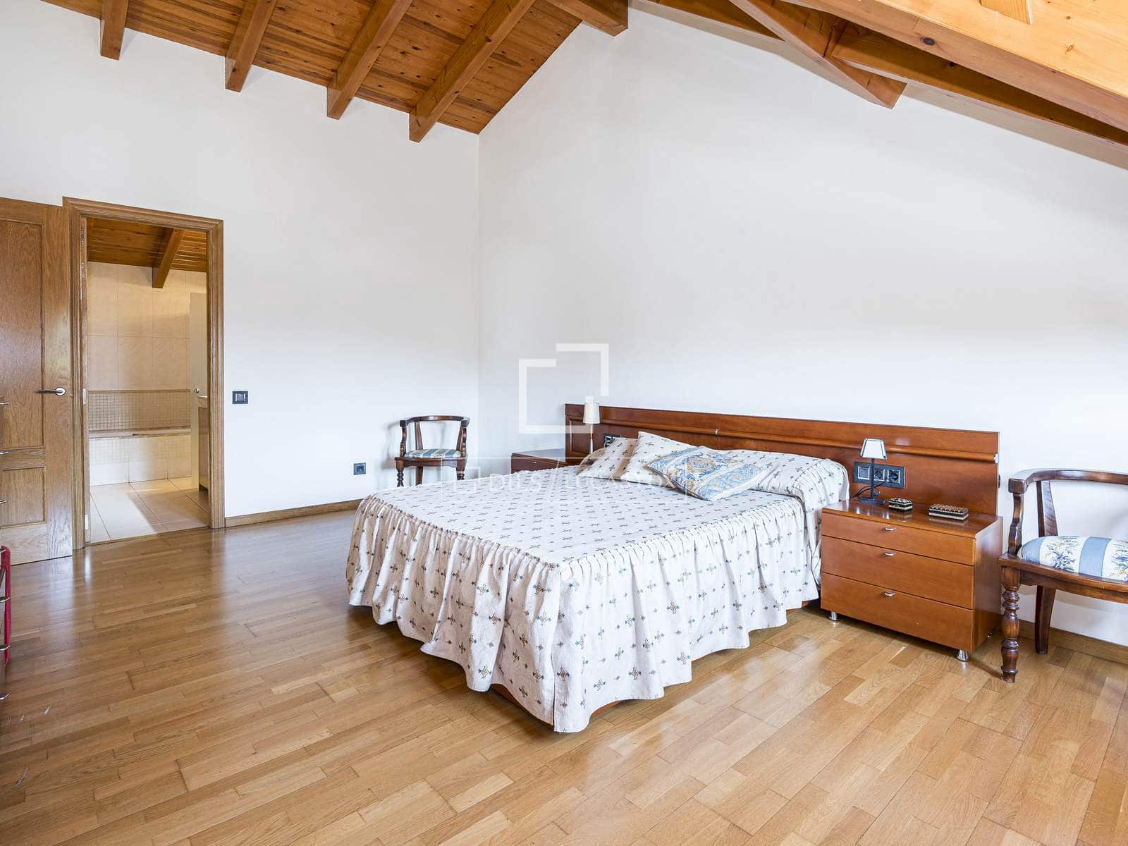 5 slaapkamer Villa te koop in Mira-Sol met zwembad garage - € 1.245.000 (Ref: 9863749)