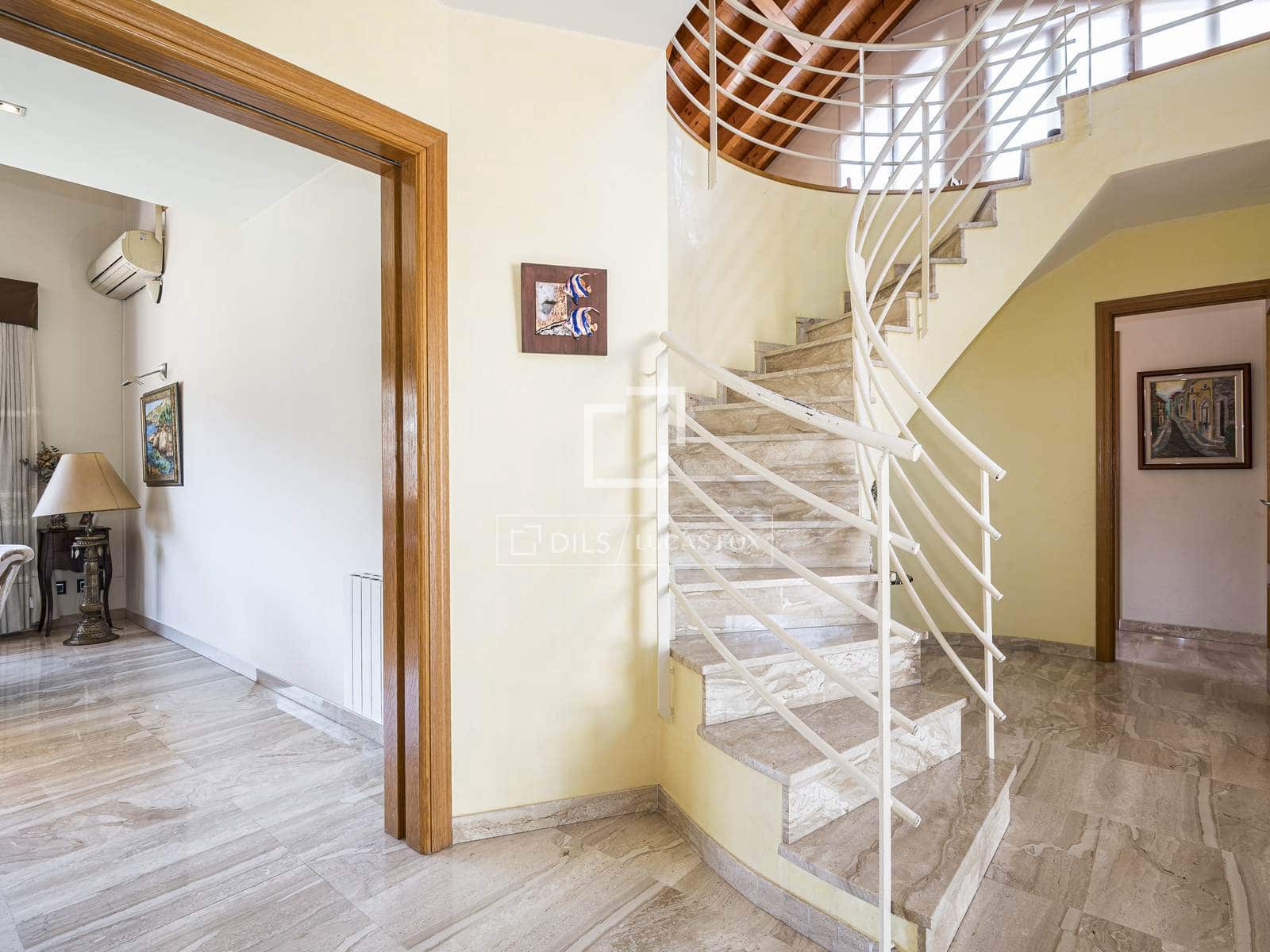 5 slaapkamer Villa te koop in Mira-Sol met zwembad garage - € 1.245.000 (Ref: 9863749)