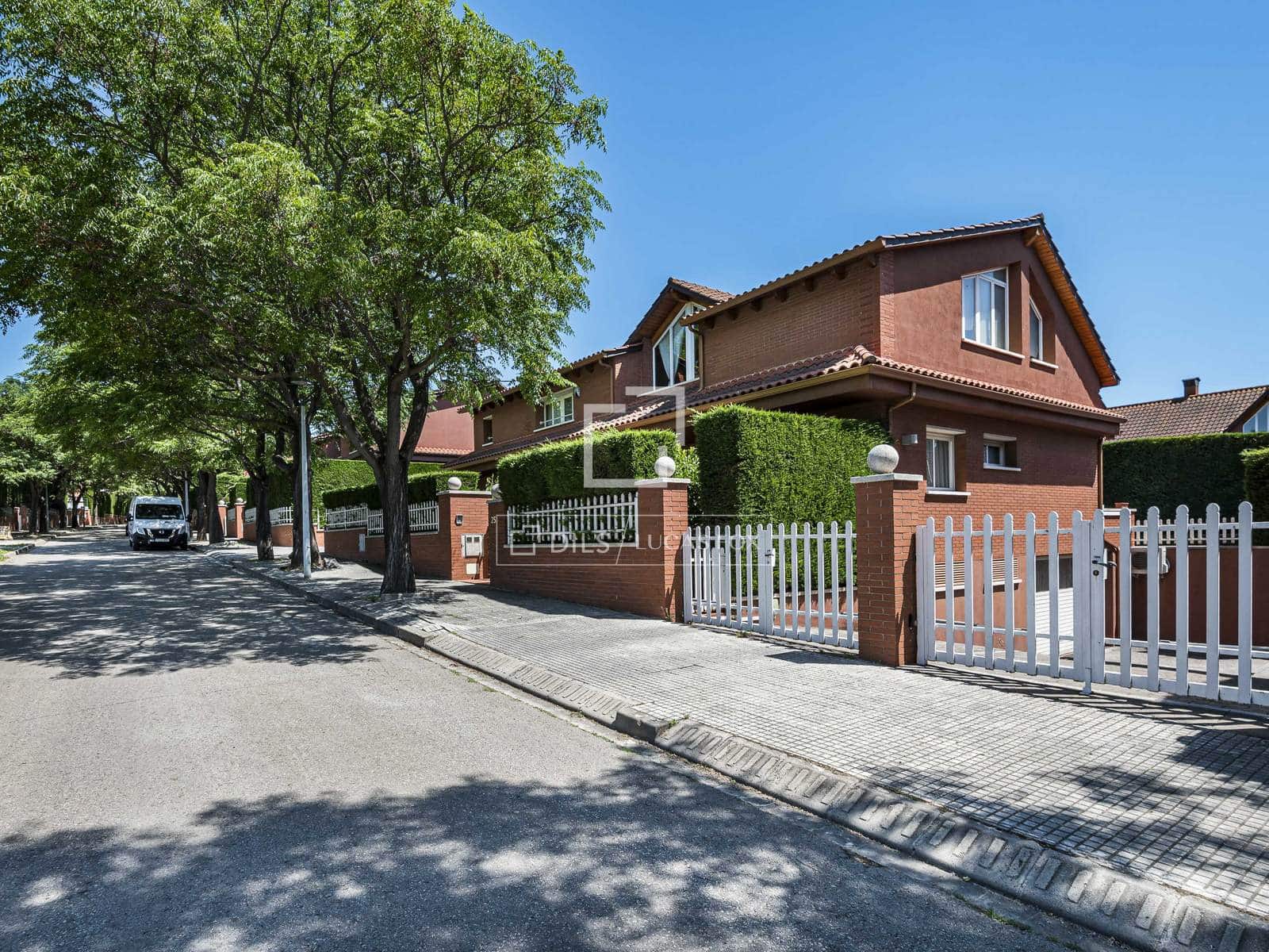 5 slaapkamer Villa te koop in Mira-Sol met zwembad garage - € 1.245.000 (Ref: 9863749)