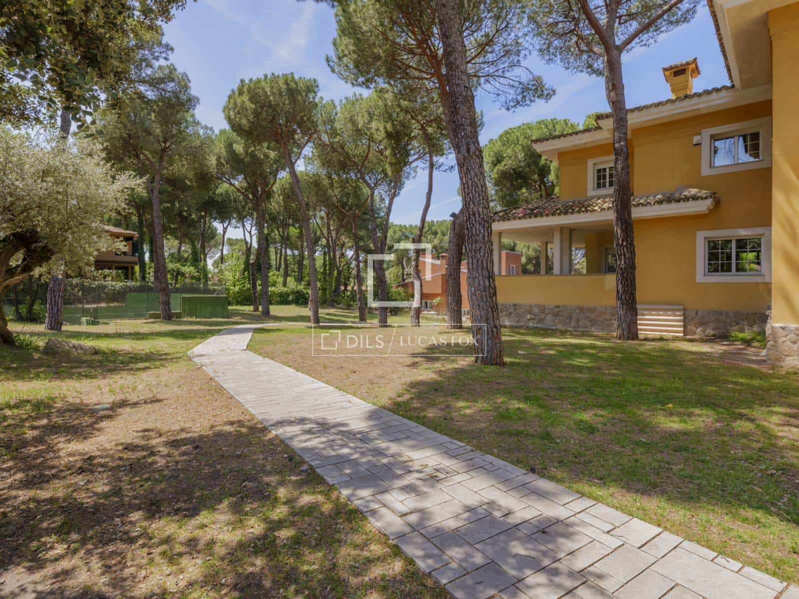 7 sypialnia Willa na sprzedaż w Pozuelo de Alarcon z basenem garażem - 3 900 000 € (Ref: 9863752)