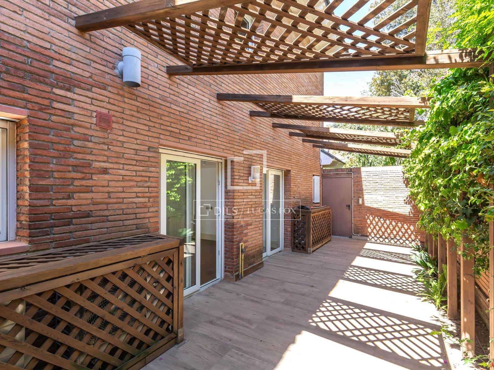 3 sypialnia Willa na sprzedaż w Sant Just Desvern z basenem garażem - 2 150 000 € (Ref: 9863753)