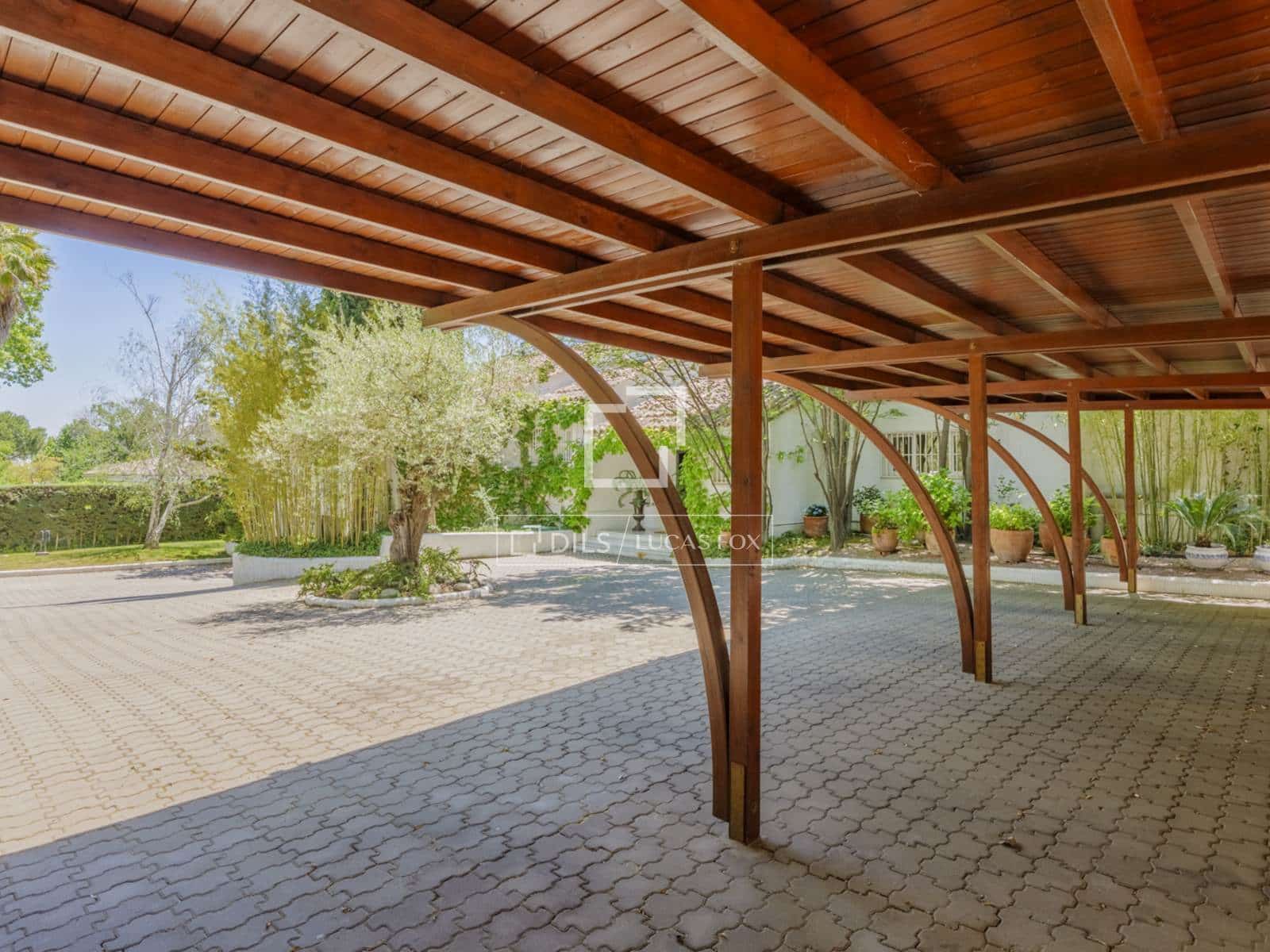 Chalet de 6 habitaciones en Pozuelo de Alarcón en venta con piscina garaje - 3.950.000 € (Ref: 9863755)