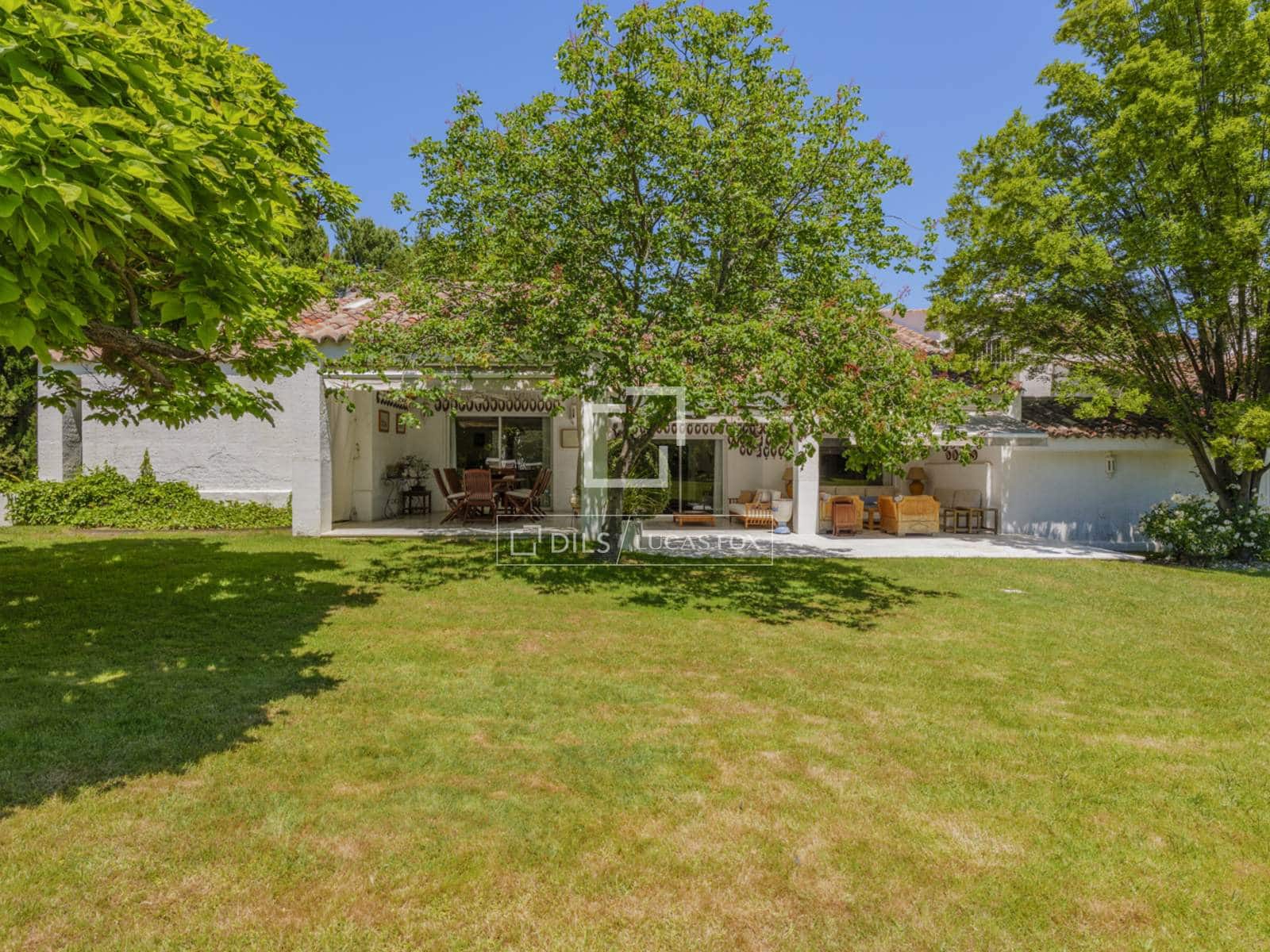 Chalet de 6 habitaciones en Pozuelo de Alarcón en venta con piscina garaje - 3.950.000 € (Ref: 9863755)