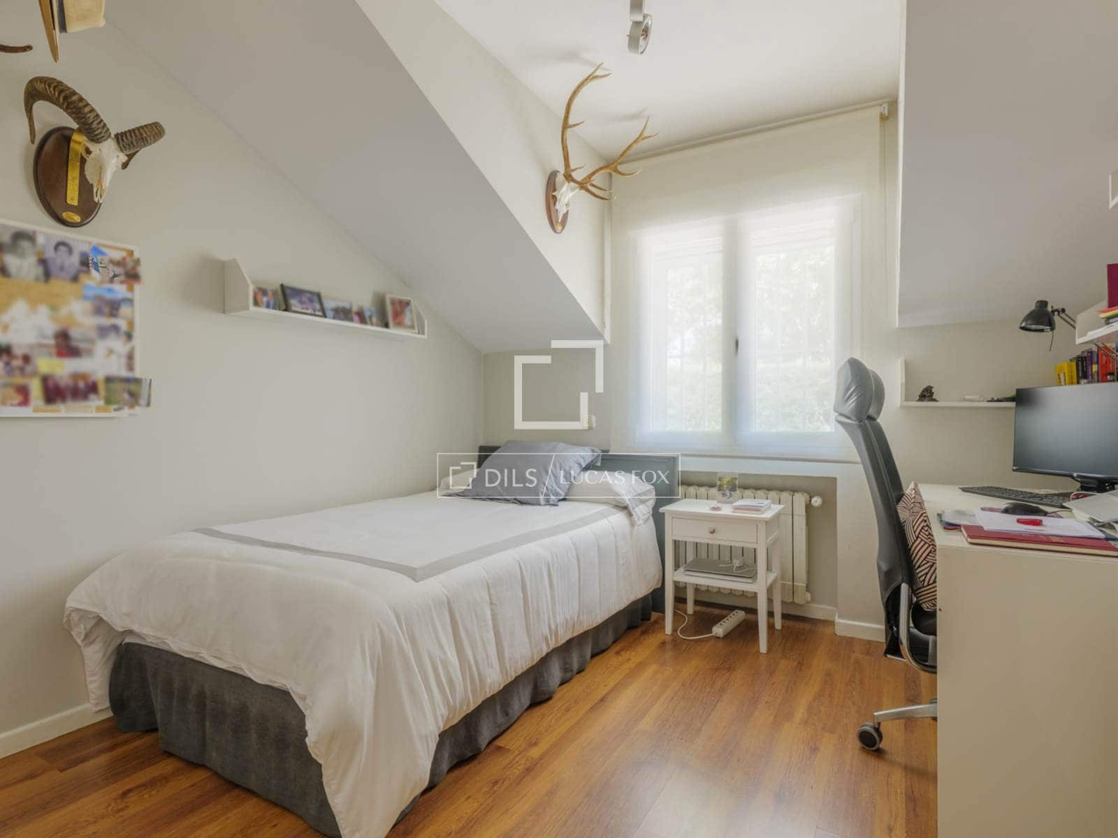 Chalet de 6 habitaciones en Pozuelo de Alarcón en venta con piscina garaje - 3.950.000 € (Ref: 9863755)