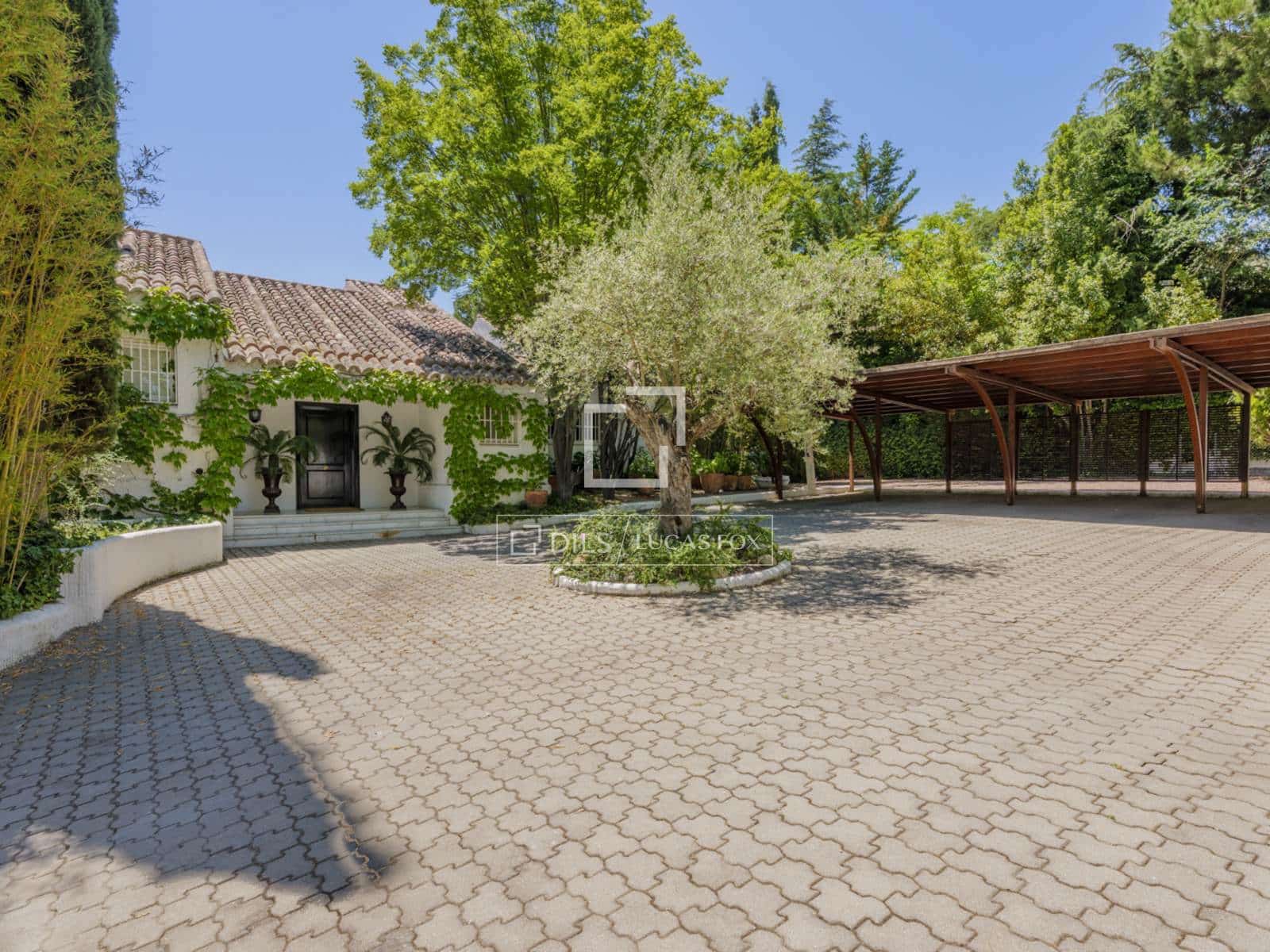 Chalet de 6 habitaciones en Pozuelo de Alarcón en venta con piscina garaje - 3.950.000 € (Ref: 9863755)
