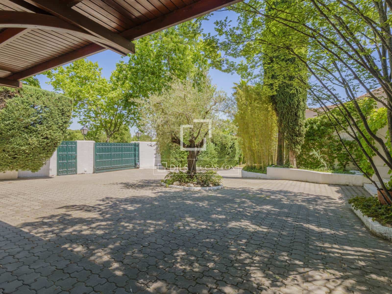 Chalet de 6 habitaciones en Pozuelo de Alarcón en venta con piscina garaje - 3.950.000 € (Ref: 9863755)