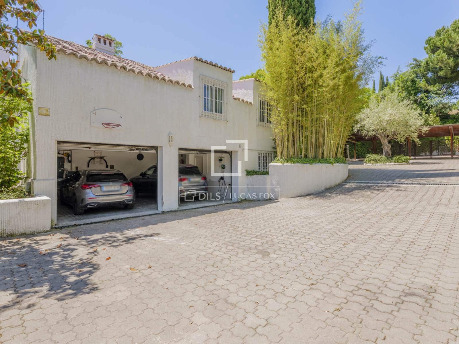 Chalet de 6 habitaciones en Pozuelo de Alarcón en venta con piscina garaje - 3.950.000 € (Ref: 9863755)