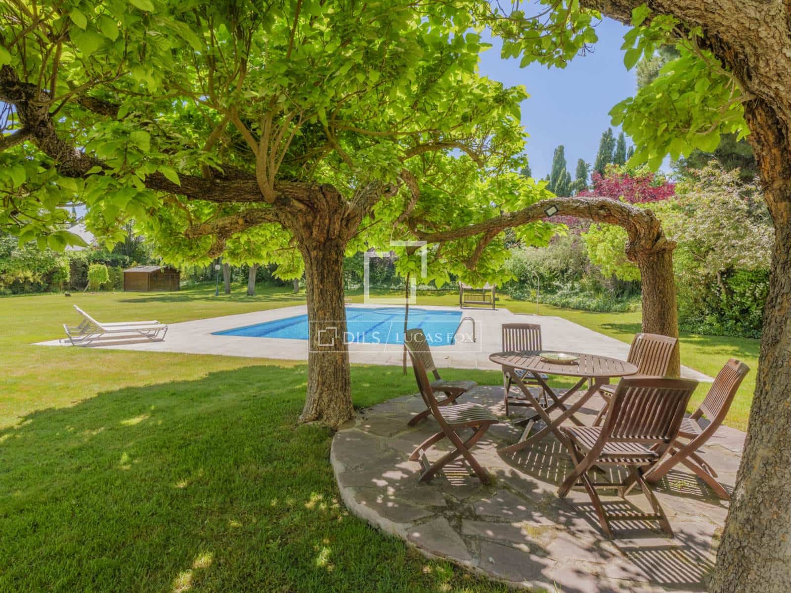 Chalet de 6 habitaciones en Pozuelo de Alarcón en venta con piscina garaje - 3.950.000 € (Ref: 9863755)